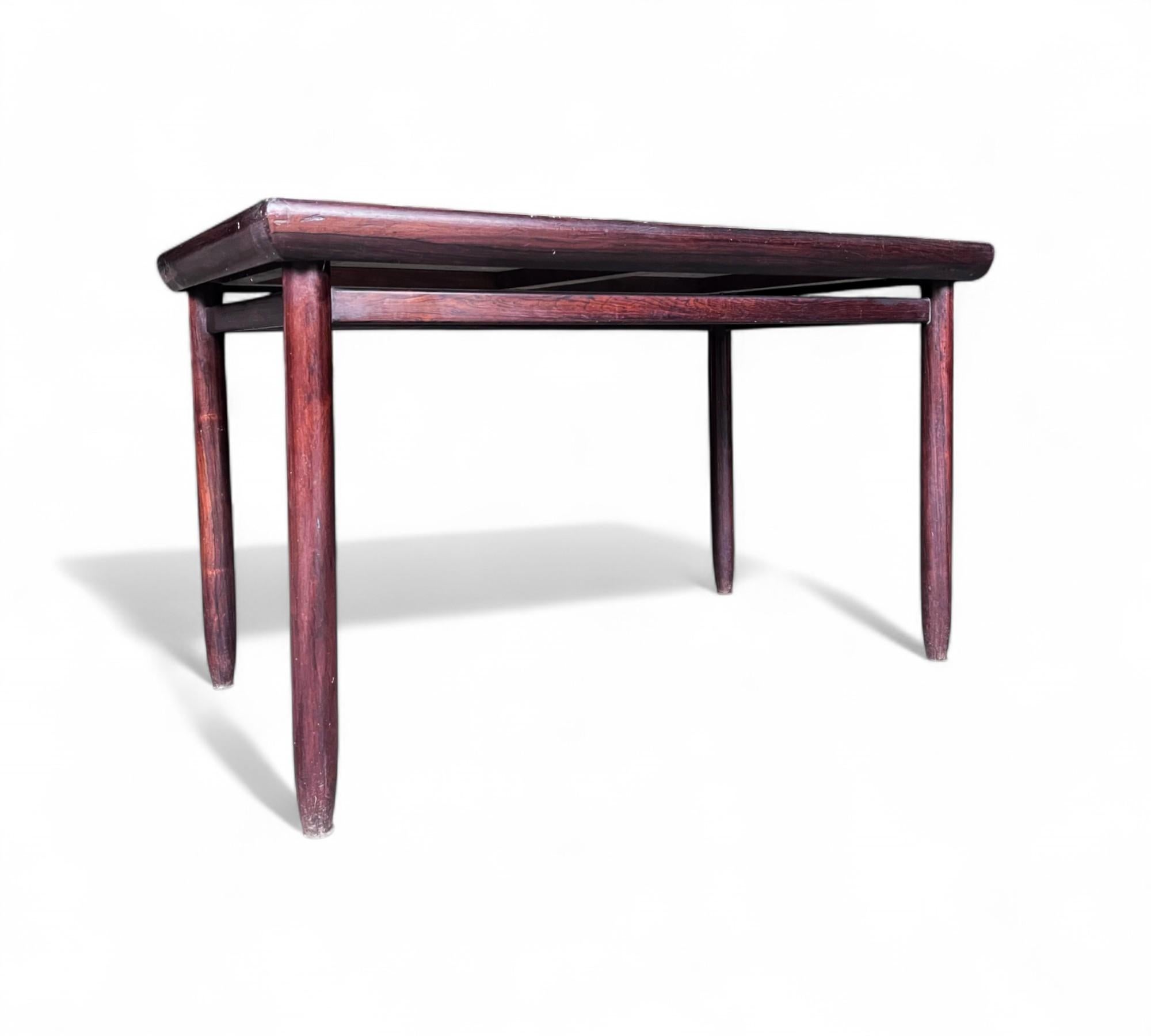 Mesa de comedor pequeña en madera noble, Jorge Jabour, años 60 - Lote 652 en venta 5