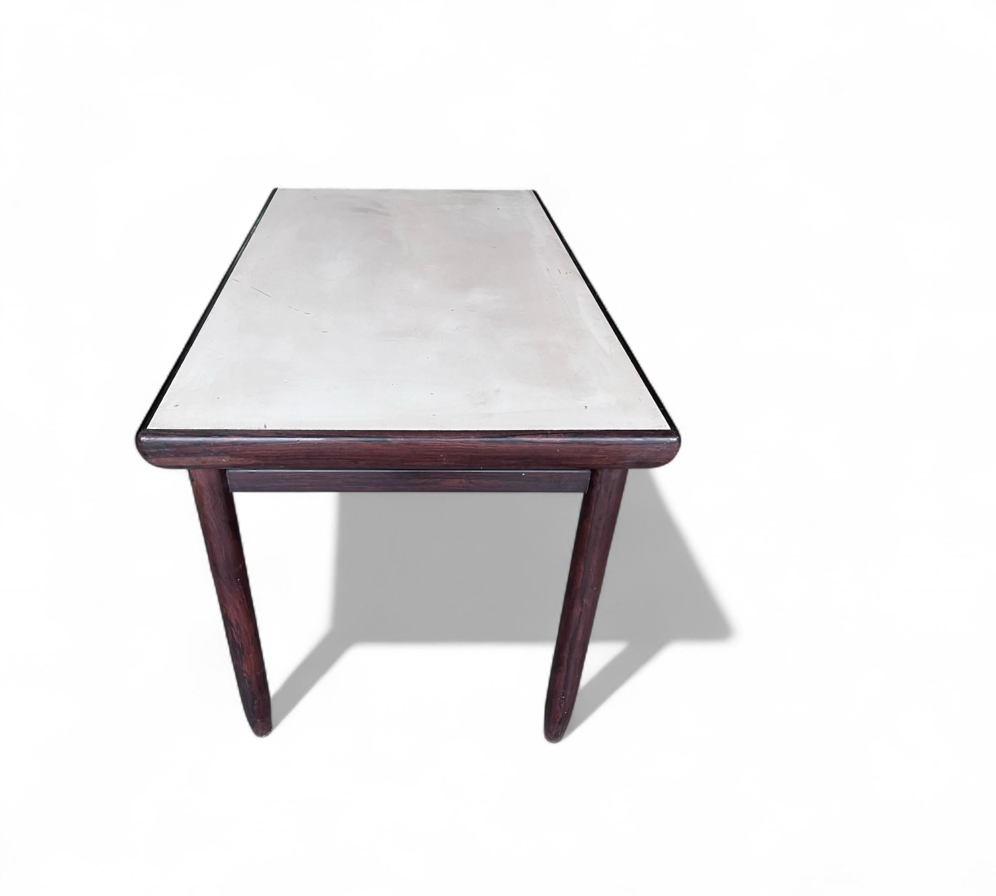 Mesa de comedor pequeña en madera noble, Jorge Jabour, años 60 - Lote 652 en venta 8