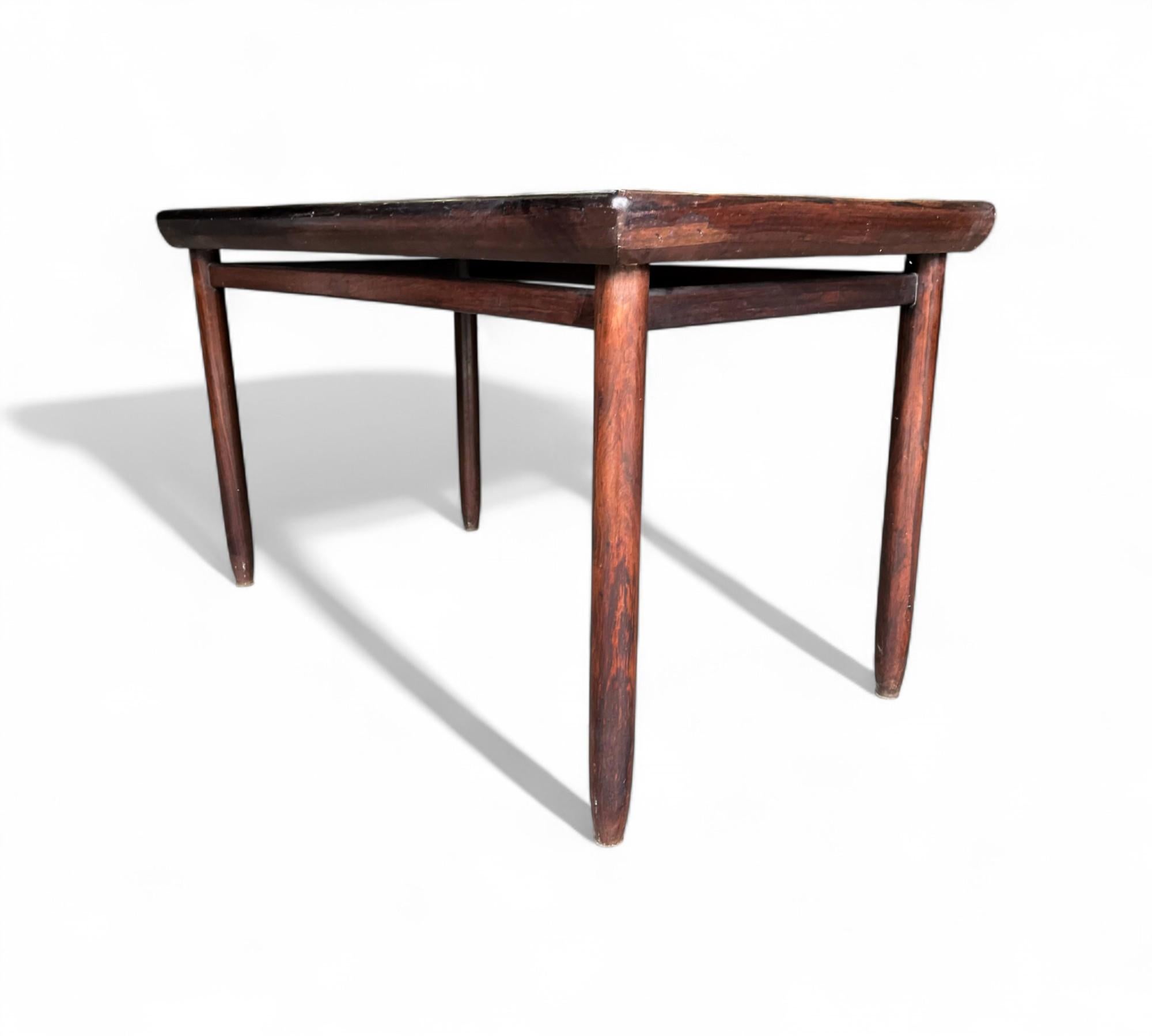 Mesa de comedor pequeña en madera noble, Jorge Jabour, años 60 - Lote 652 en venta 9