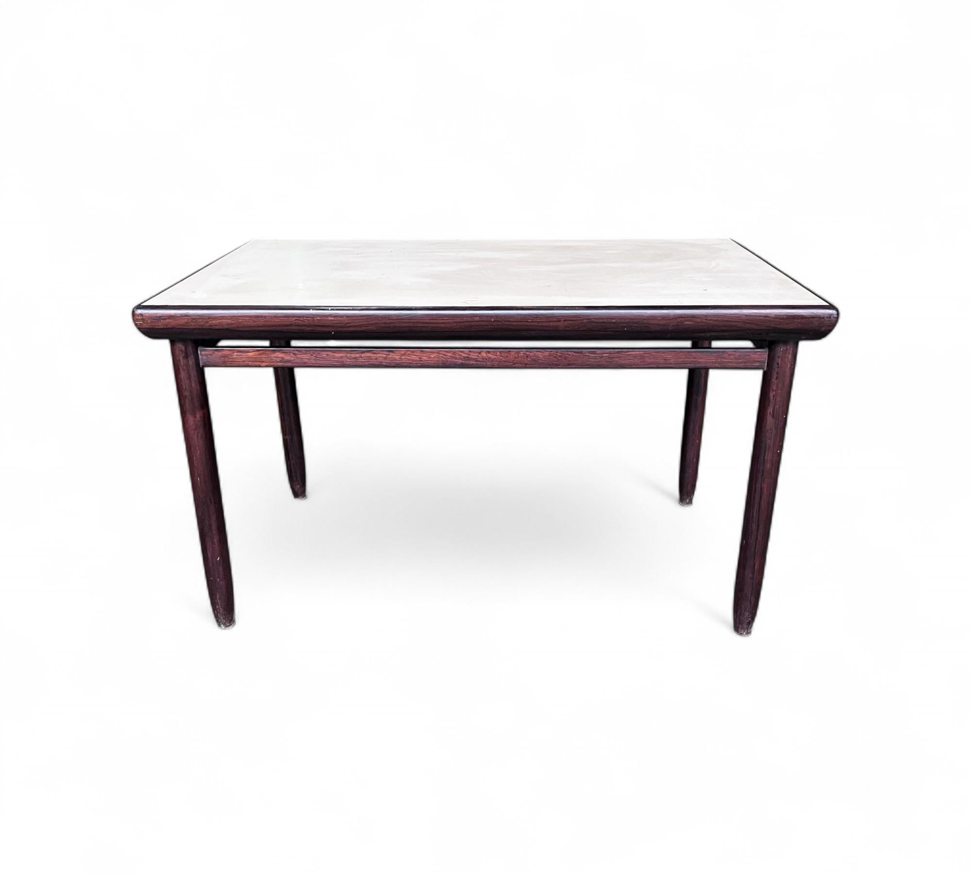 Mesa de comedor pequeña en madera noble, Jorge Jabour, años 60 - Lote 652 Moderno de mediados de siglo en venta