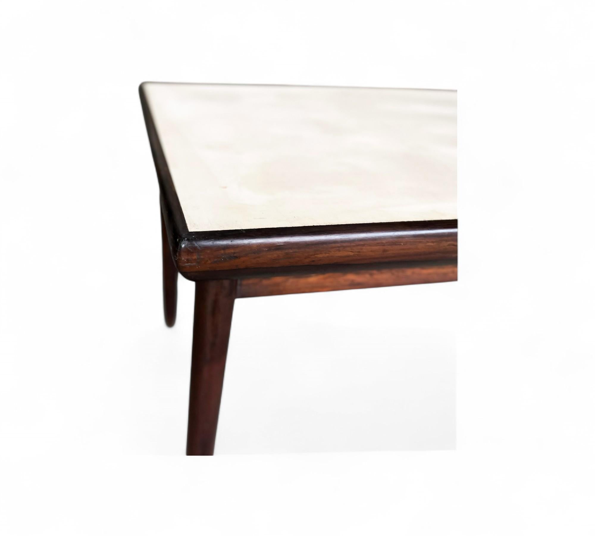 Mesa de comedor pequeña en madera noble, Jorge Jabour, años 60 - Lote 652 Madera dura en venta
