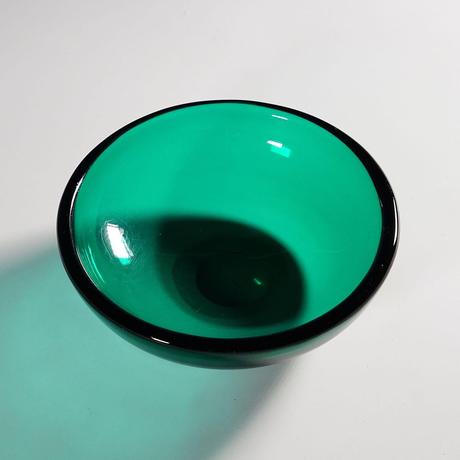 Mid-Century Modern Small Dish in Green Glass, Venini Murano, Ca. 1930s For Sale