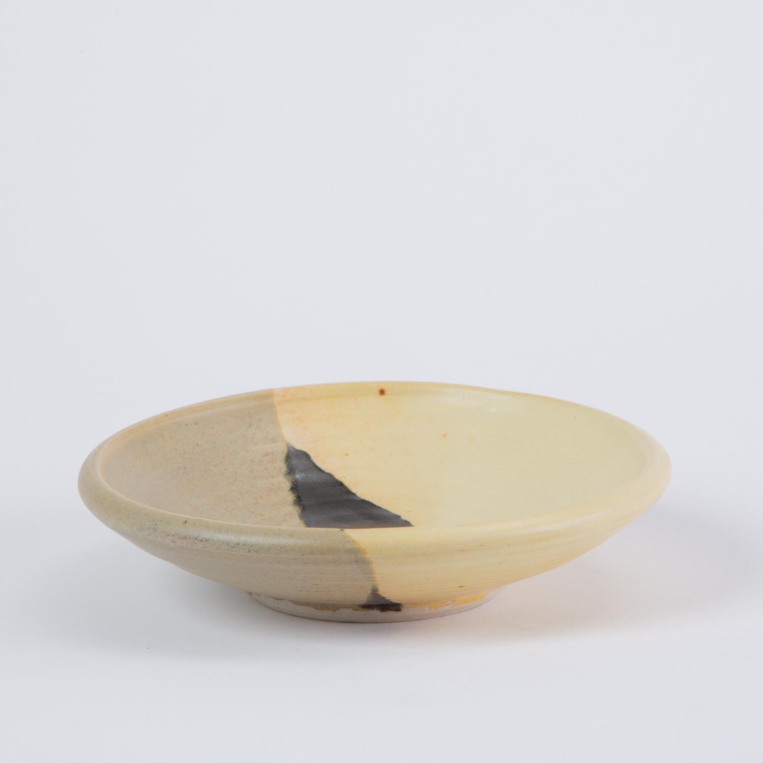 Small Dish with Yellow Glaze by Otto Heino In Excellent Condition For Sale In Los Angeles, CA