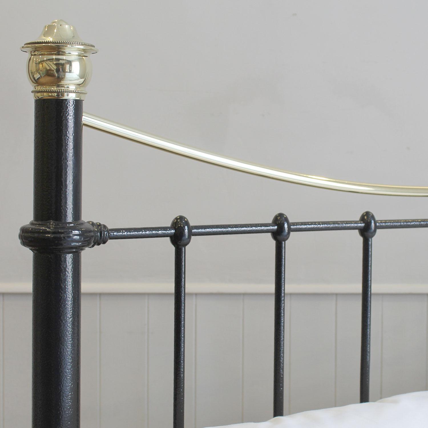 Small Double Brass and Iron Antique Victorian Bed in Black, MD152 For Sale 5