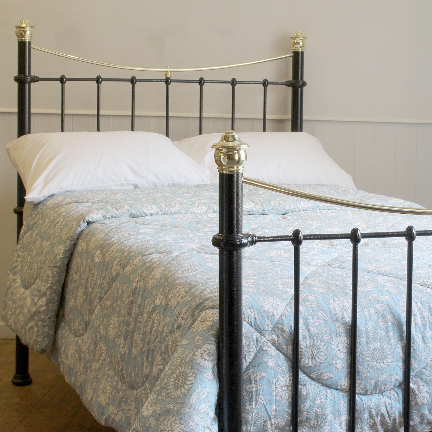 Cast Small Double Brass and Iron Antique Victorian Bed in Black, MD152 For Sale