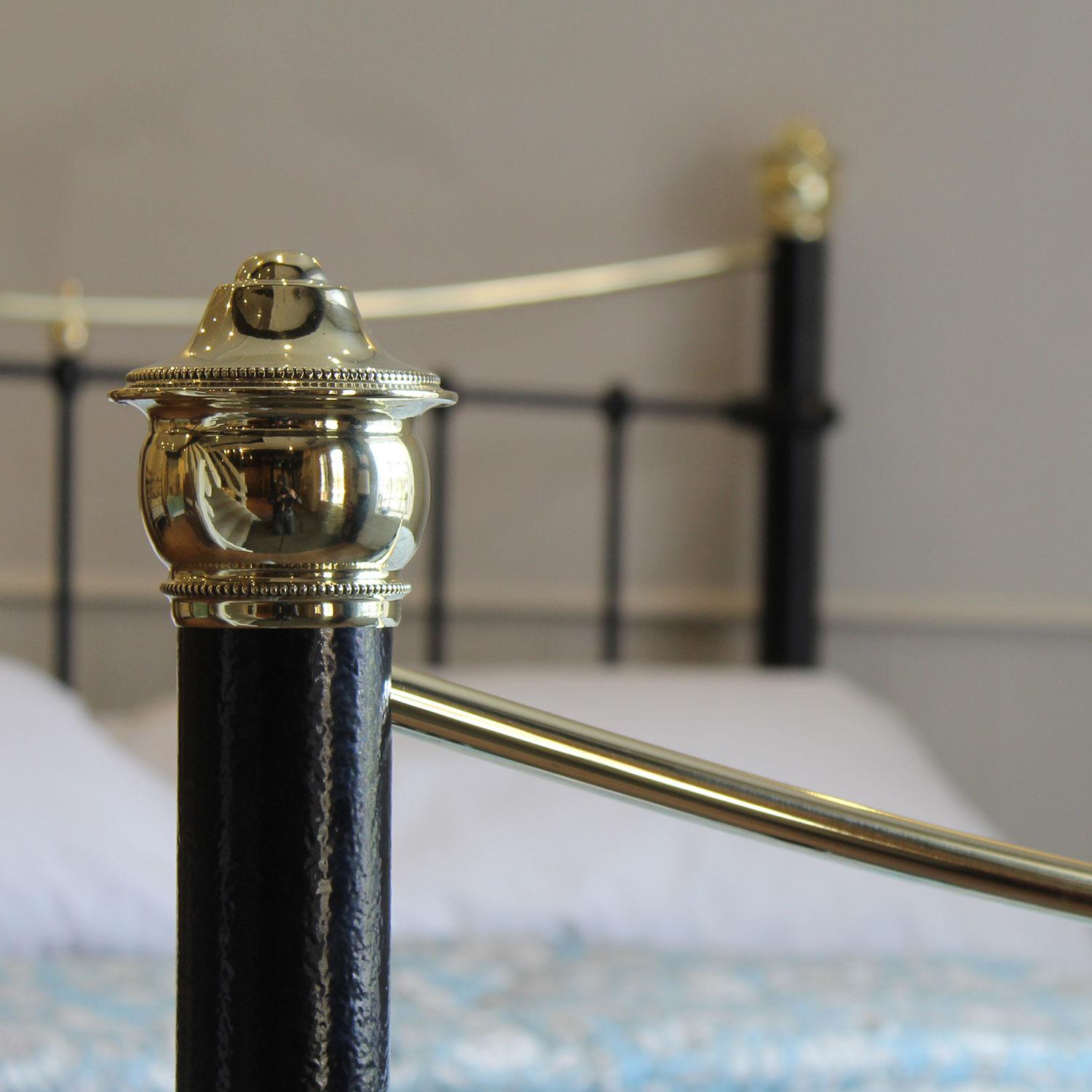 Small Double Brass and Iron Antique Victorian Bed in Black, MD152 For Sale 1