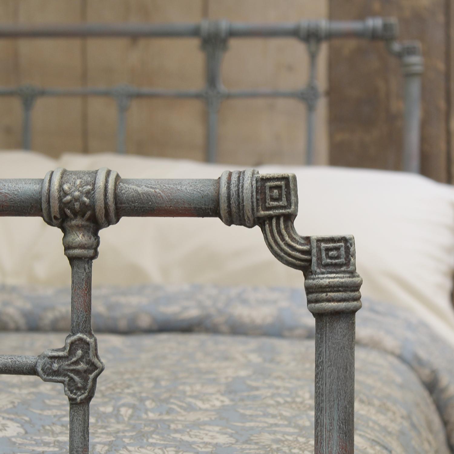 Small Double Cast Iron Bed in Blue Verdigris, MD163 In Good Condition In Wrexham, GB