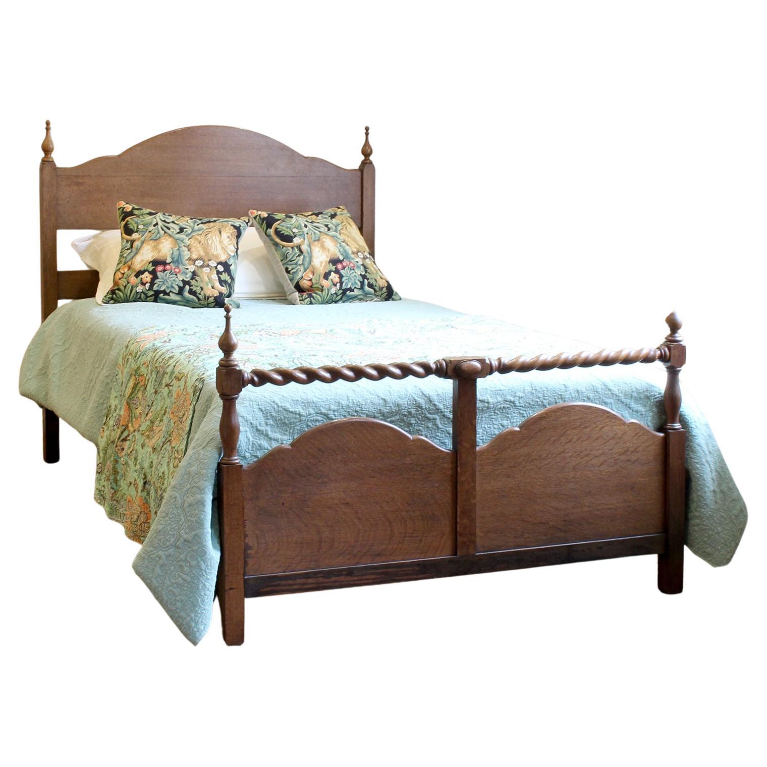 Small Double Oak Antique Bed - WD57 For Sale