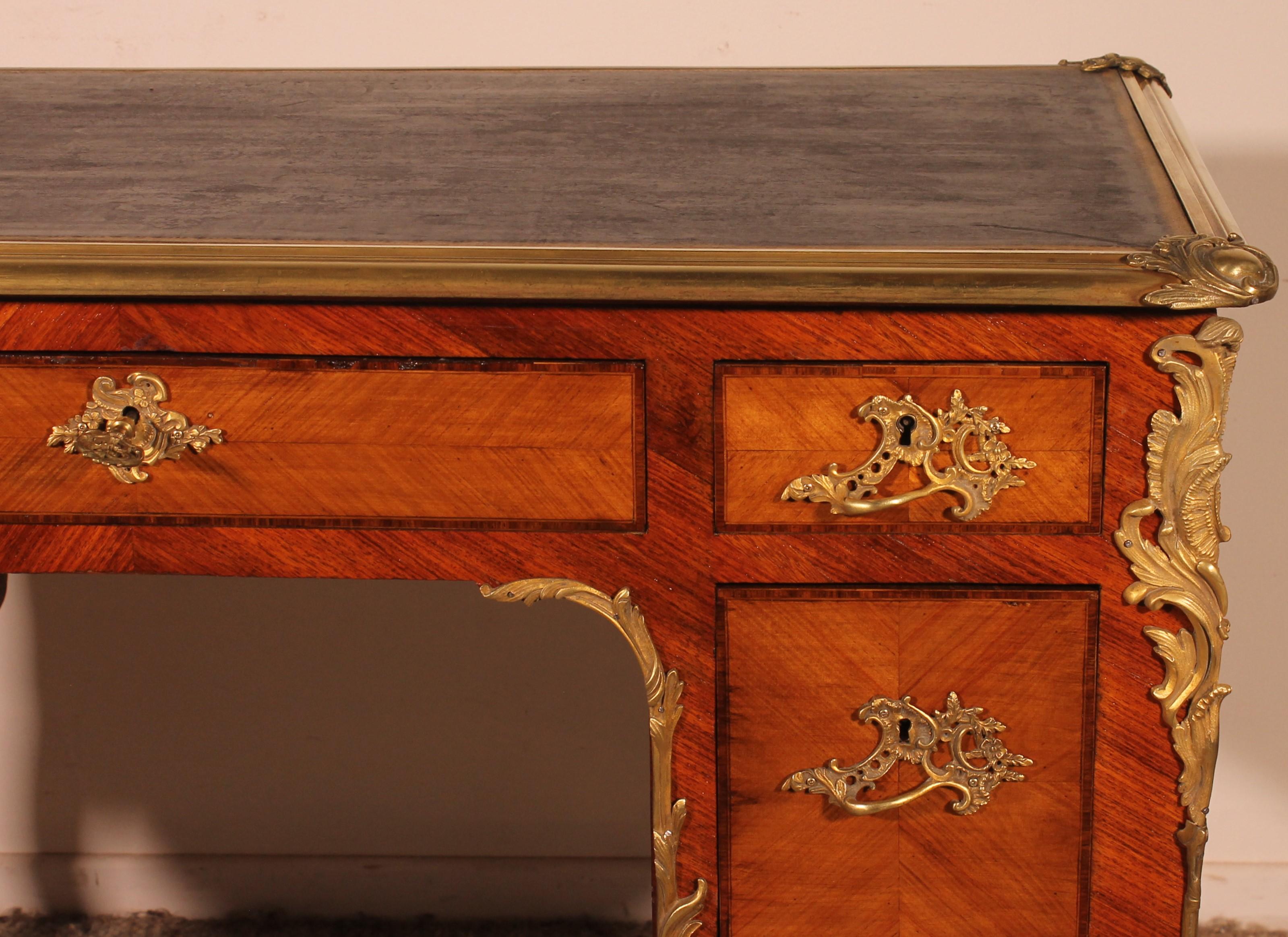 Doppelseitiger Schreibtisch aus Palisanderholz im Louis-XV-Stil aus dem 19. Jahrhundert (Louis XV.) im Angebot