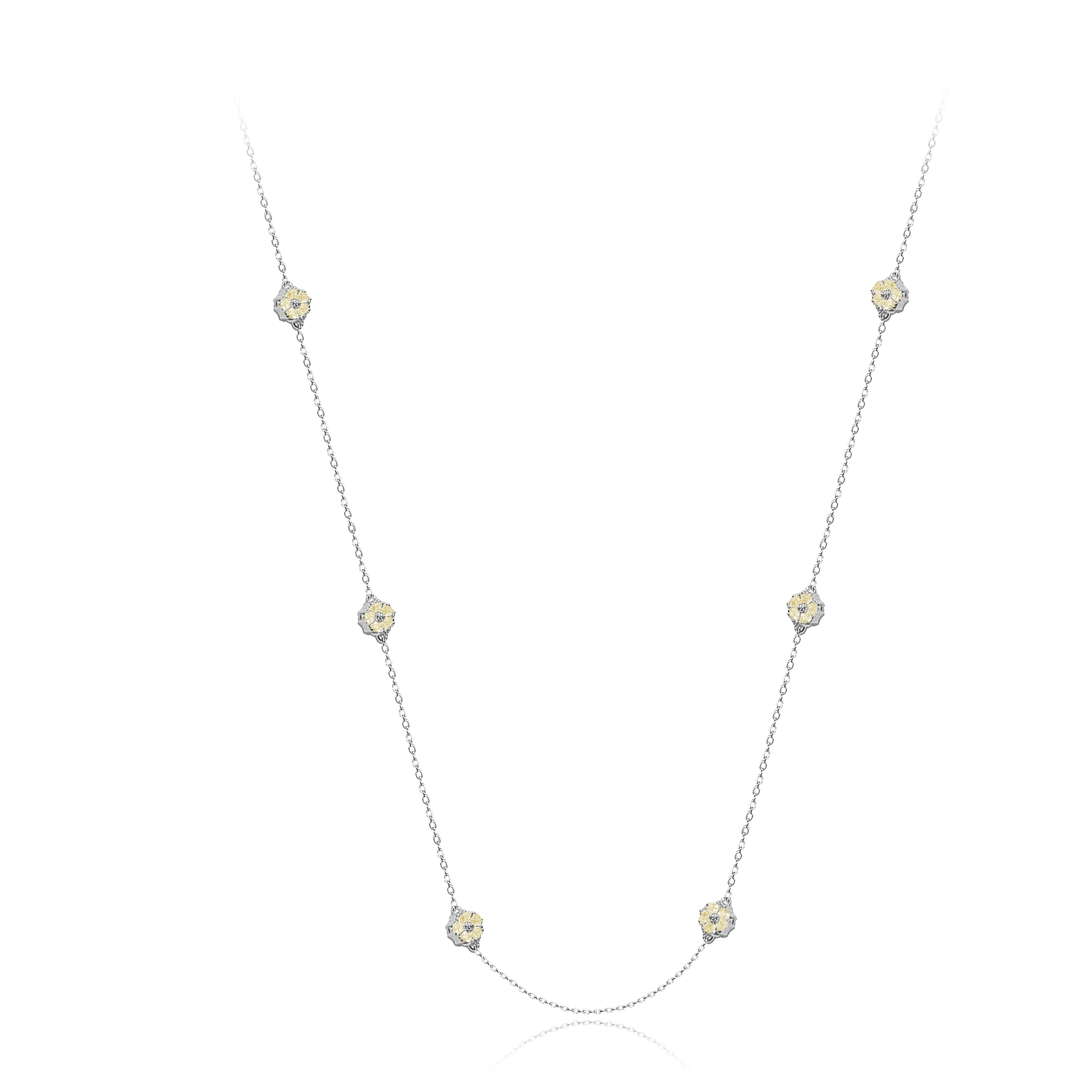 Small Doublesided Blossom Chain Necklace In New Condition For Sale In New York, NY