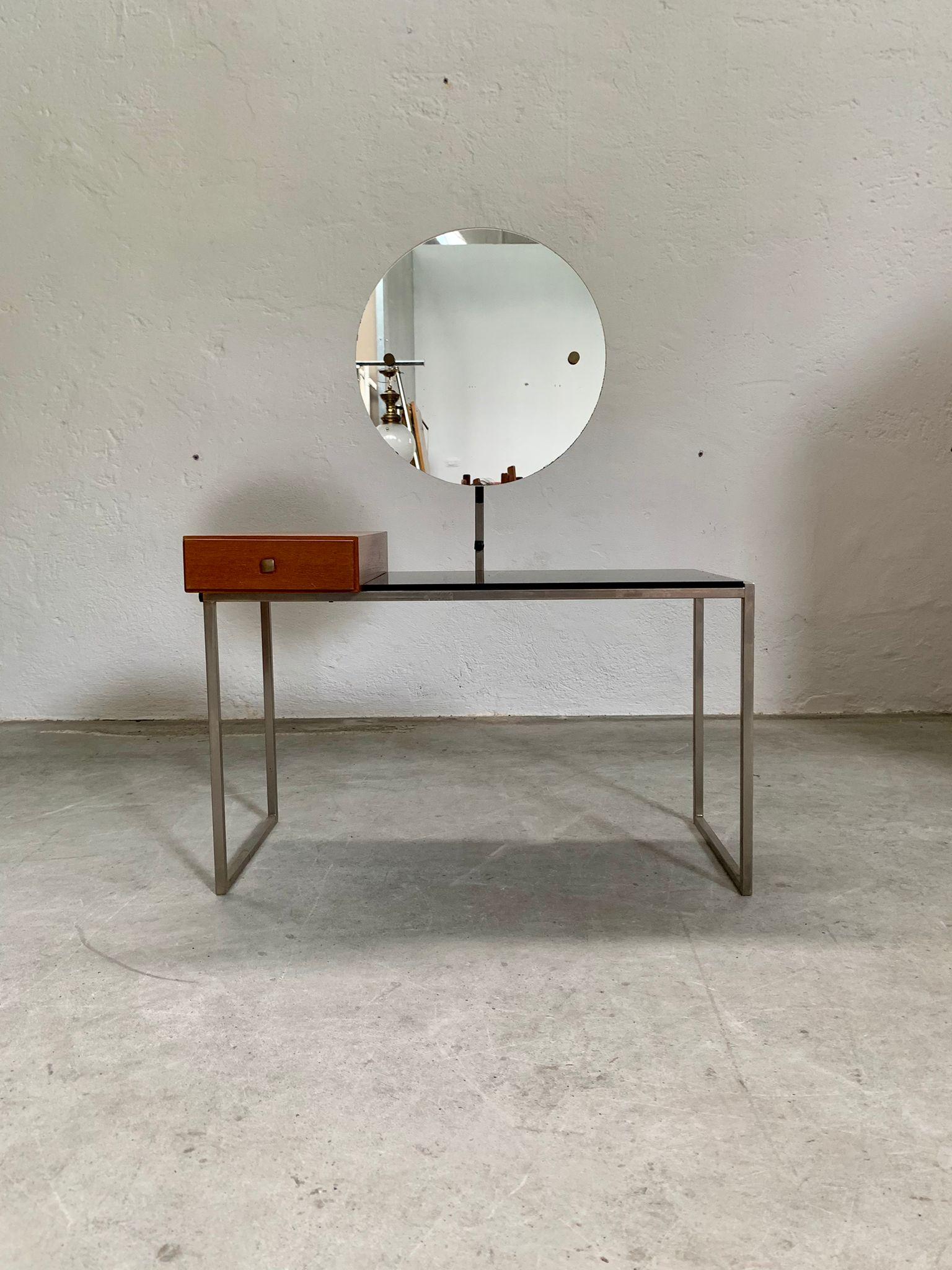 Kleiner Schminktisch mit ikonischem rundem Spiegel, aus Glas und Stahl, 1970er Jahre (Moderne der Mitte des Jahrhunderts) im Angebot