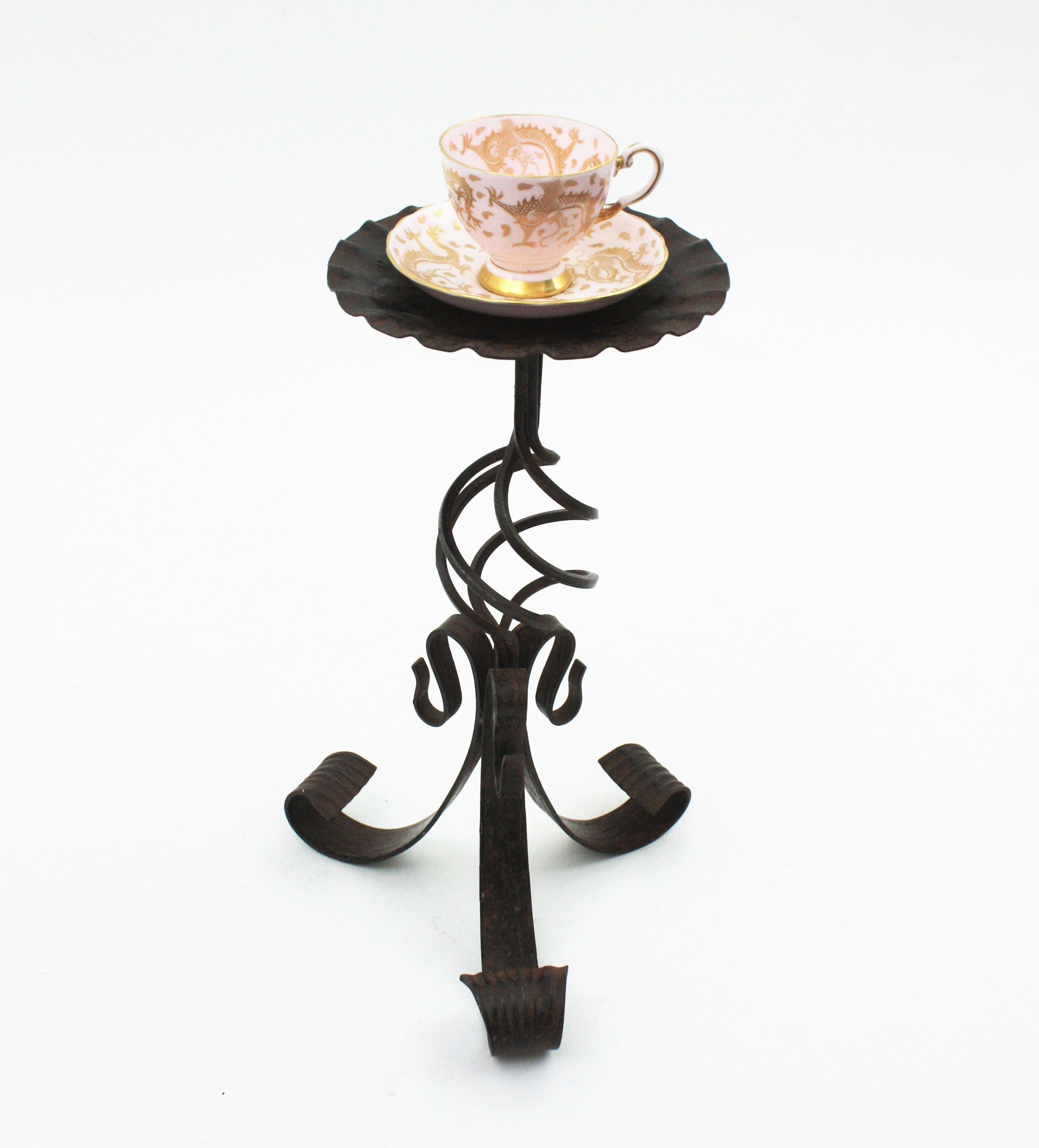 Small Drinks Table / Side Table / Martini Table in Wrought Iron For Sale 1