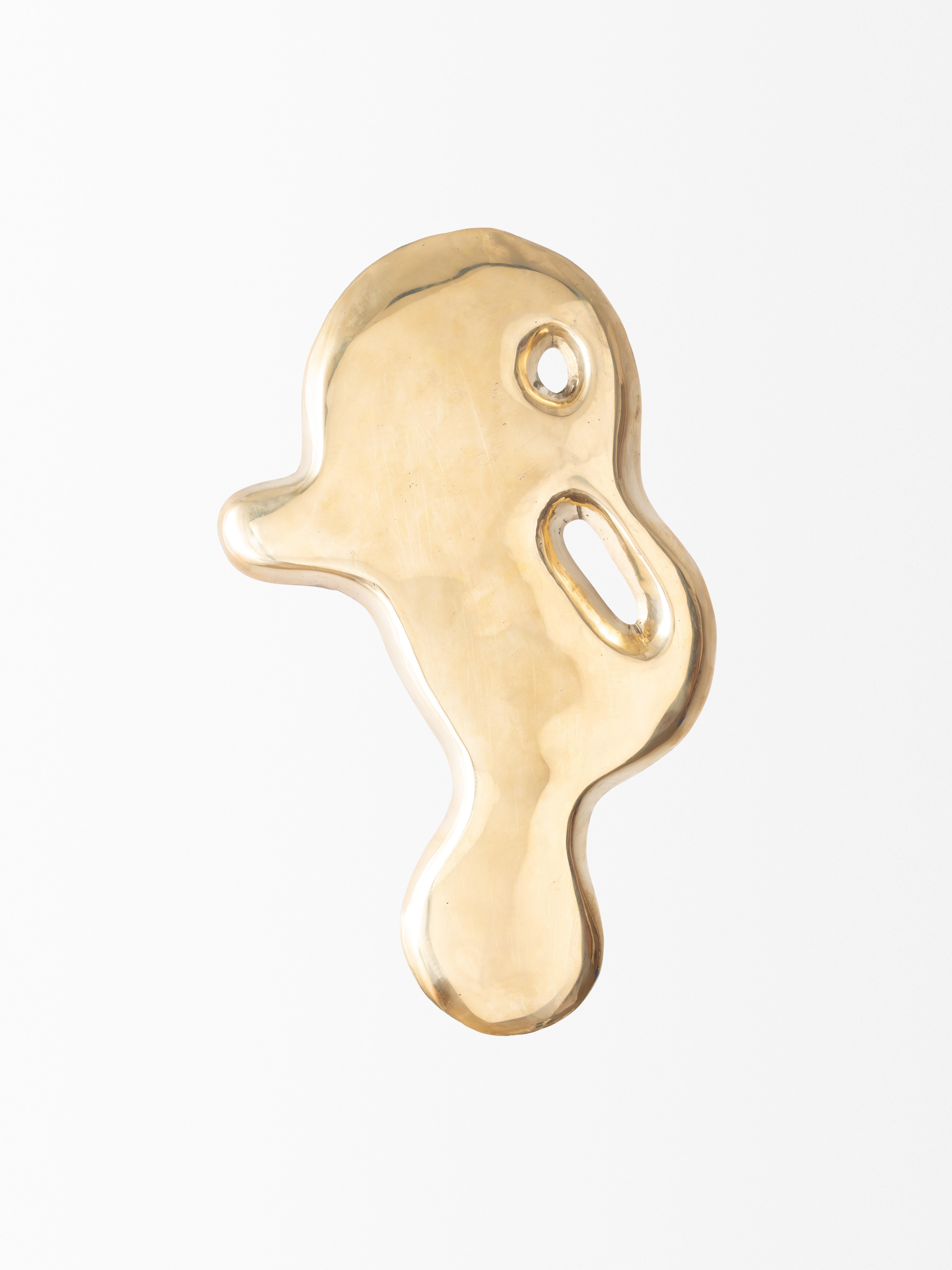 Specchio a goccia piccolo 02 di Forma Rosa Studio
Dimensioni: D 5 x L 45,7 x H 30,5 cm.
Materiali: Bronzo fuso.

Disponibile nelle finiture ottone lucido o nichel lucido.

I Drip Mirrors hanno debuttato per la prima volta all'Alcova Miami durante