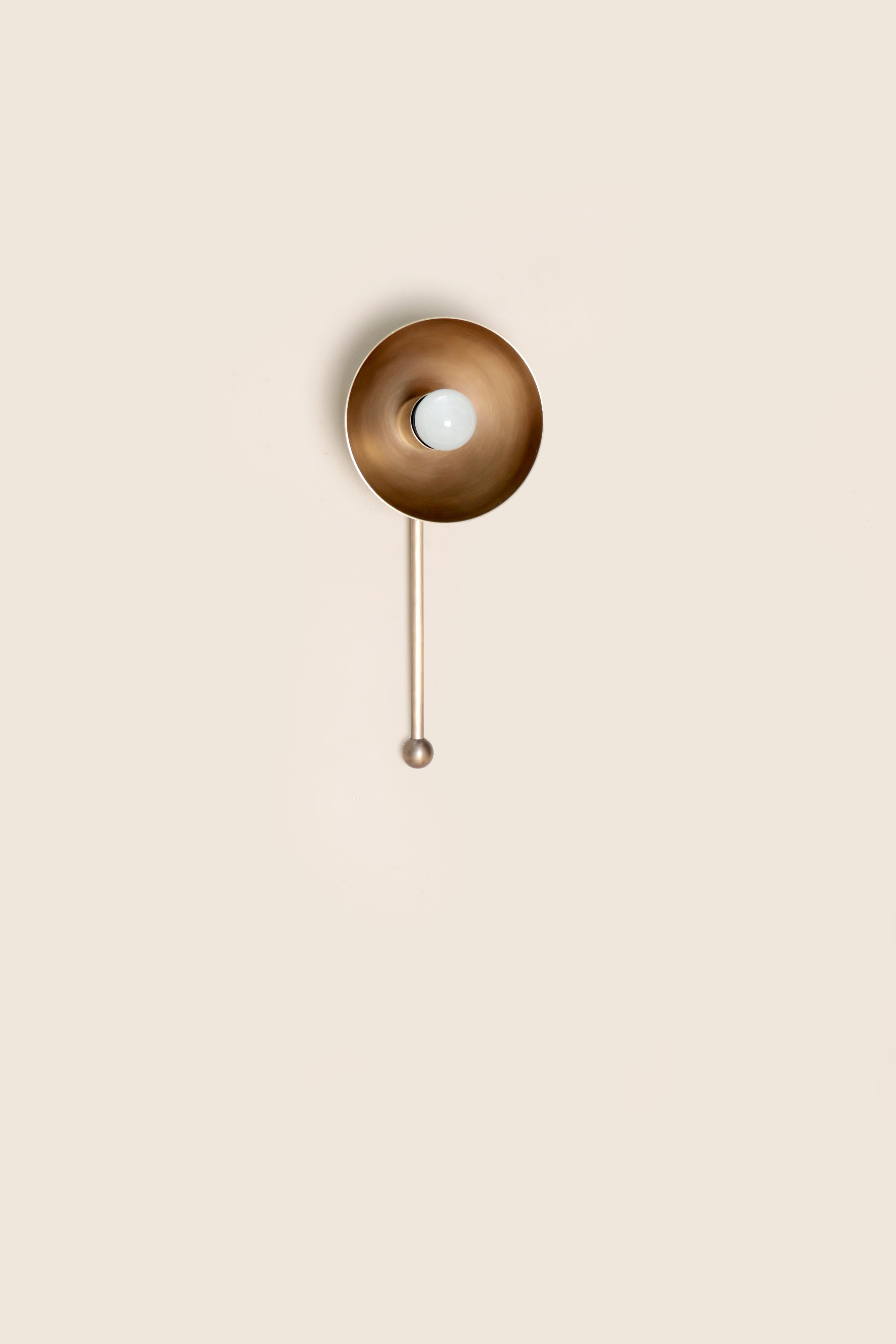 Indiano Lampada da parete in ottone a goccia piccola di Lamp Shaper in vendita