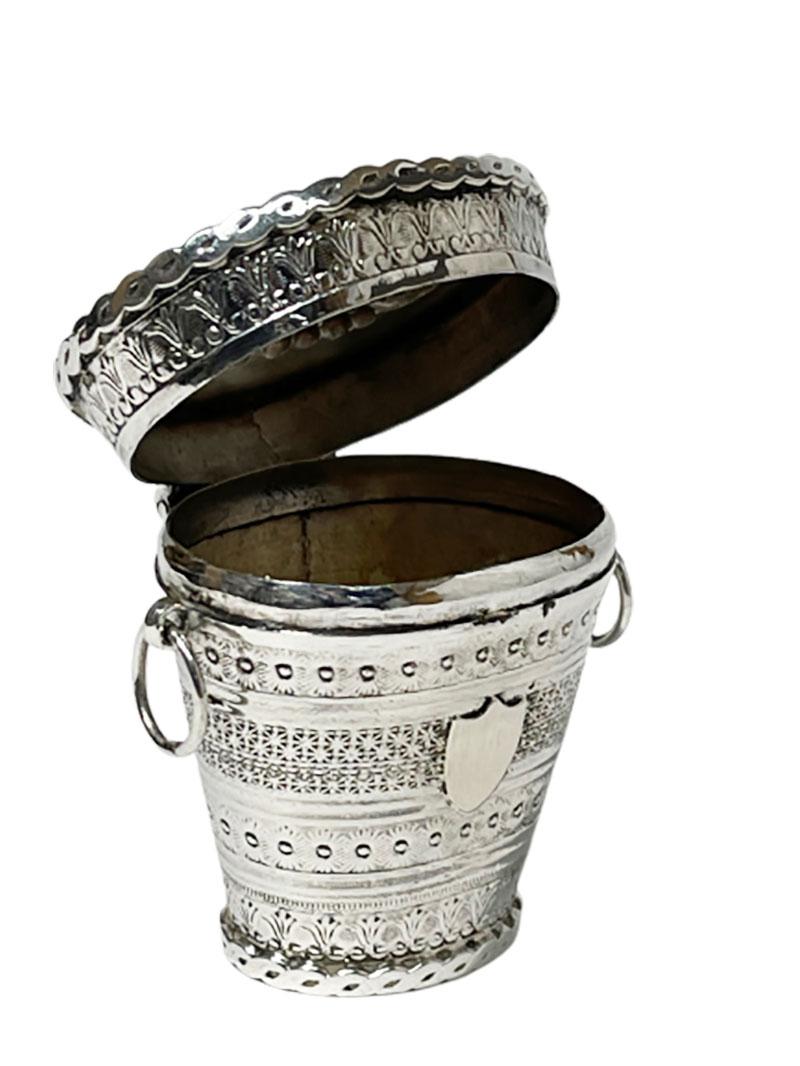 Argento Piccolo Lodderein o tabacchiera olandese del XIX secolo in argento di Reitsma Sr., Sneek in vendita