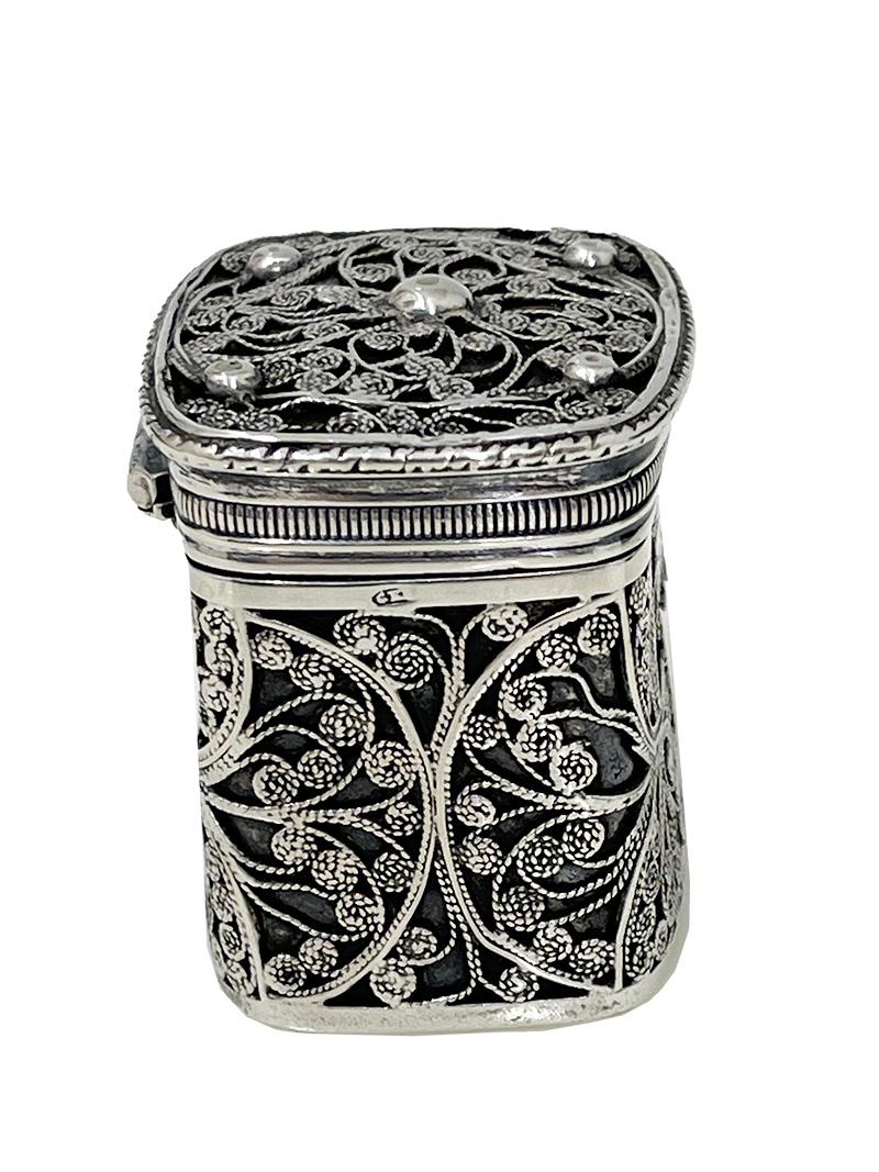 Small Dutch 19th Century Silver Lodderein or Snuff Box by Dirk de Gilde Koppenol In Good Condition For Sale In Delft, NL
