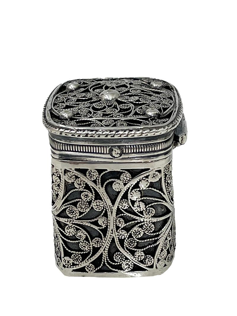 Small Dutch 19th Century Silver Lodderein or Snuff Box by Dirk de Gilde Koppenol For Sale 2