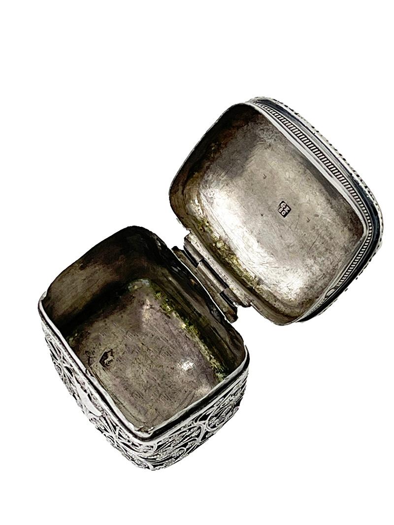 Small Dutch 19th Century Silver Lodderein or Snuff Box by Dirk de Gilde Koppenol For Sale 4