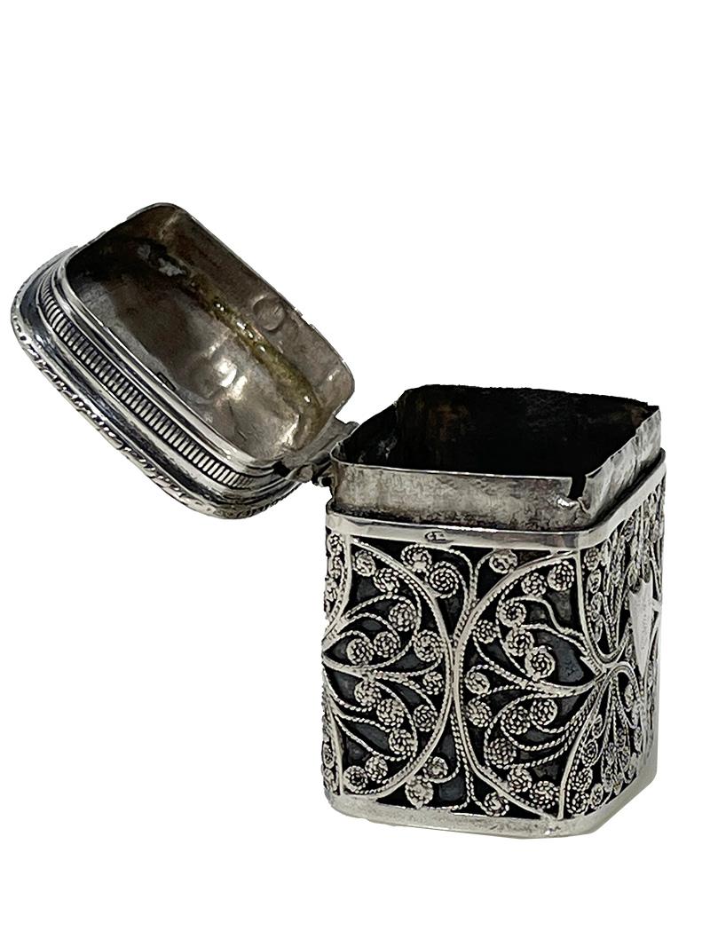 Small Dutch 19th Century Silver Lodderein or Snuff Box by Dirk de Gilde Koppenol For Sale 5