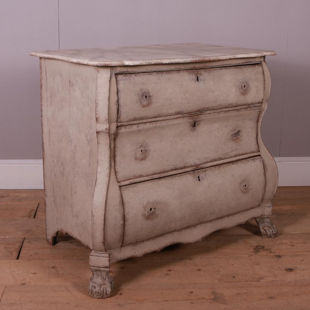 Small 19th C Dutch three drawer commode. 1820. Awaiting brass handles.

Dimensions
39 inches (99 cms) wide
22.5 inches (57 cms) deep
32.5 inches (83 cms) high.