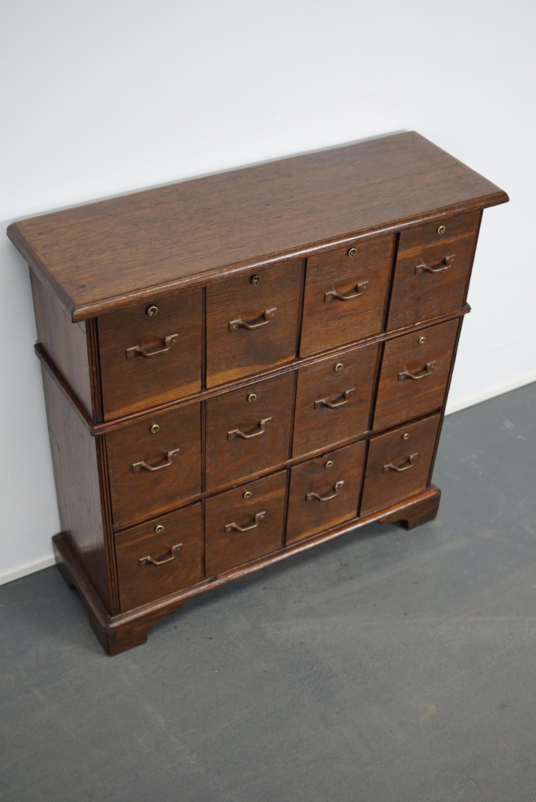 Small Dutch Oak Apothecary Cabinet, 1930s In Good Condition In Nijmegen, NL