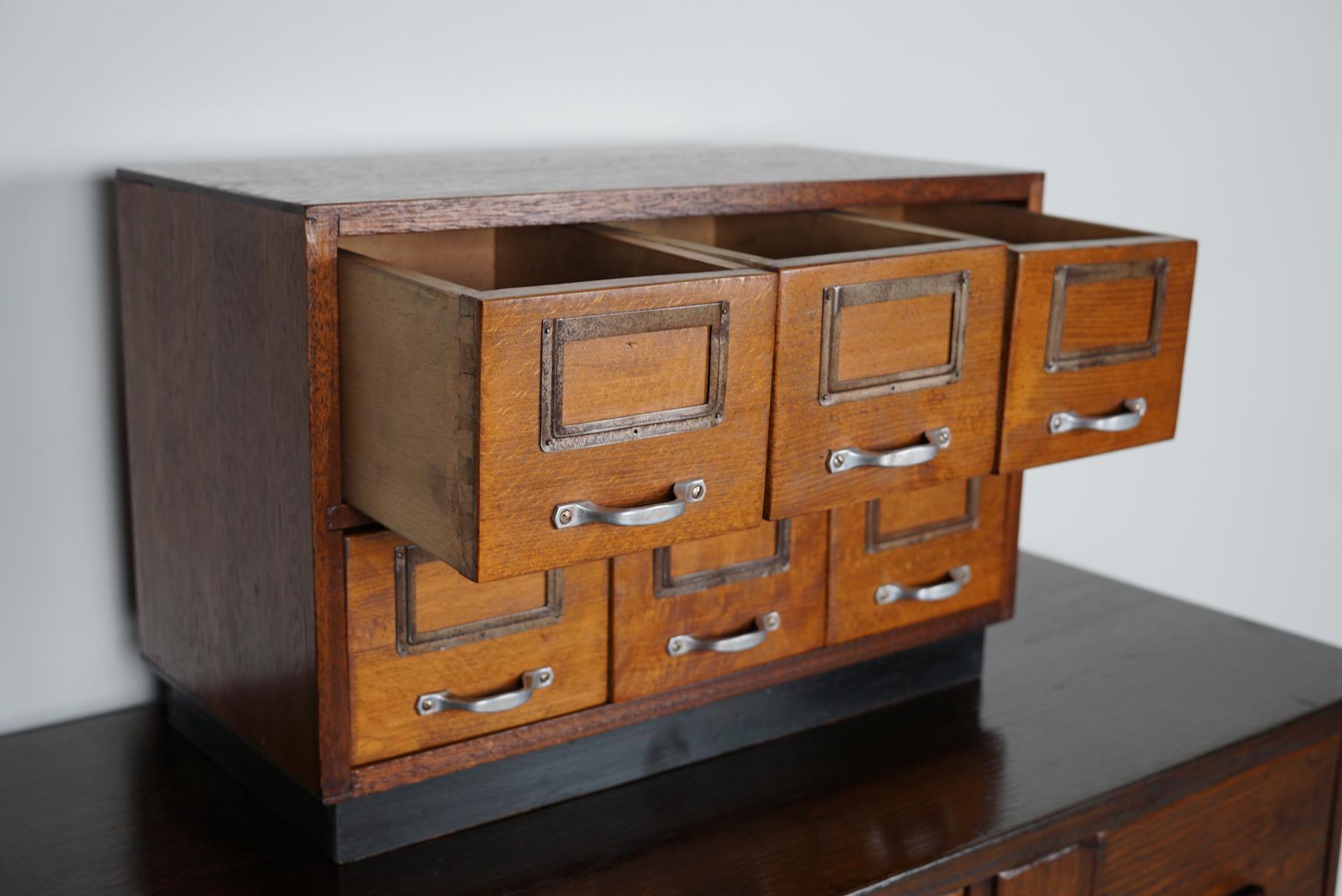 Small Dutch Oak Apothecary / Filing Cabinet Tabletop Model, circa 1940s In Good Condition For Sale In Nijmegen, NL