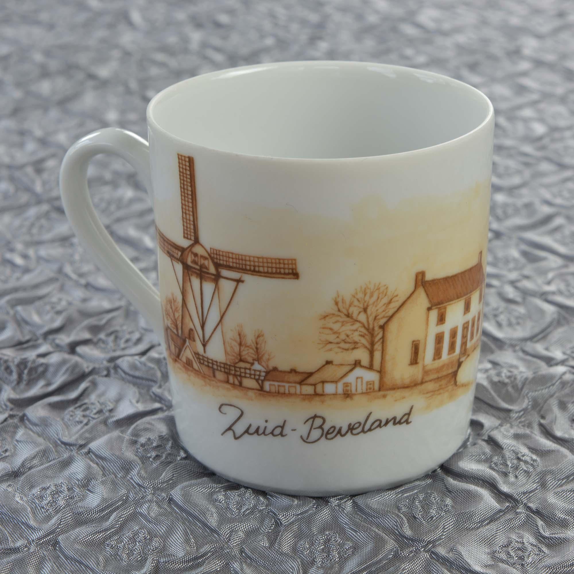 Small Dutch Souvenir Costume Echt Beiers Porcelain Set of 6 Cups For Sale 4