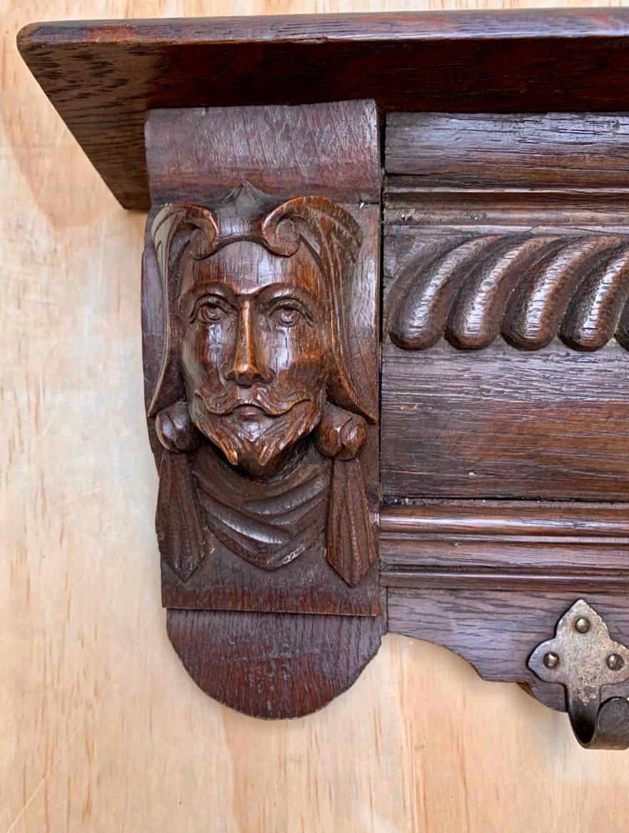 Small Early 1900s Renaissance Revival Wall Coat Rack with Carved Mask Sculptures For Sale 2