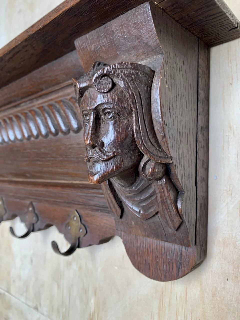 Small Early 1900s Renaissance Revival Wall Coat Rack with Carved Mask Sculptures For Sale 5