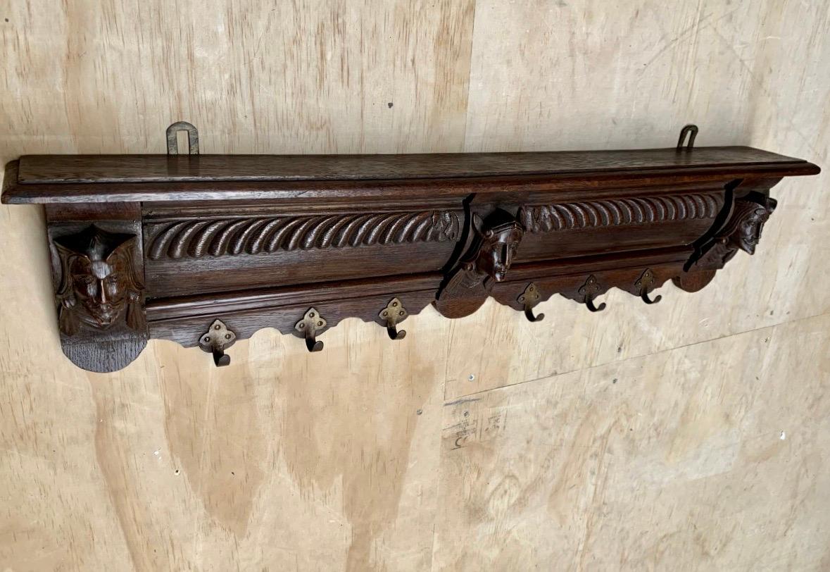 Small Early 1900s Renaissance Revival Wall Coat Rack with Carved Mask Sculptures For Sale 8