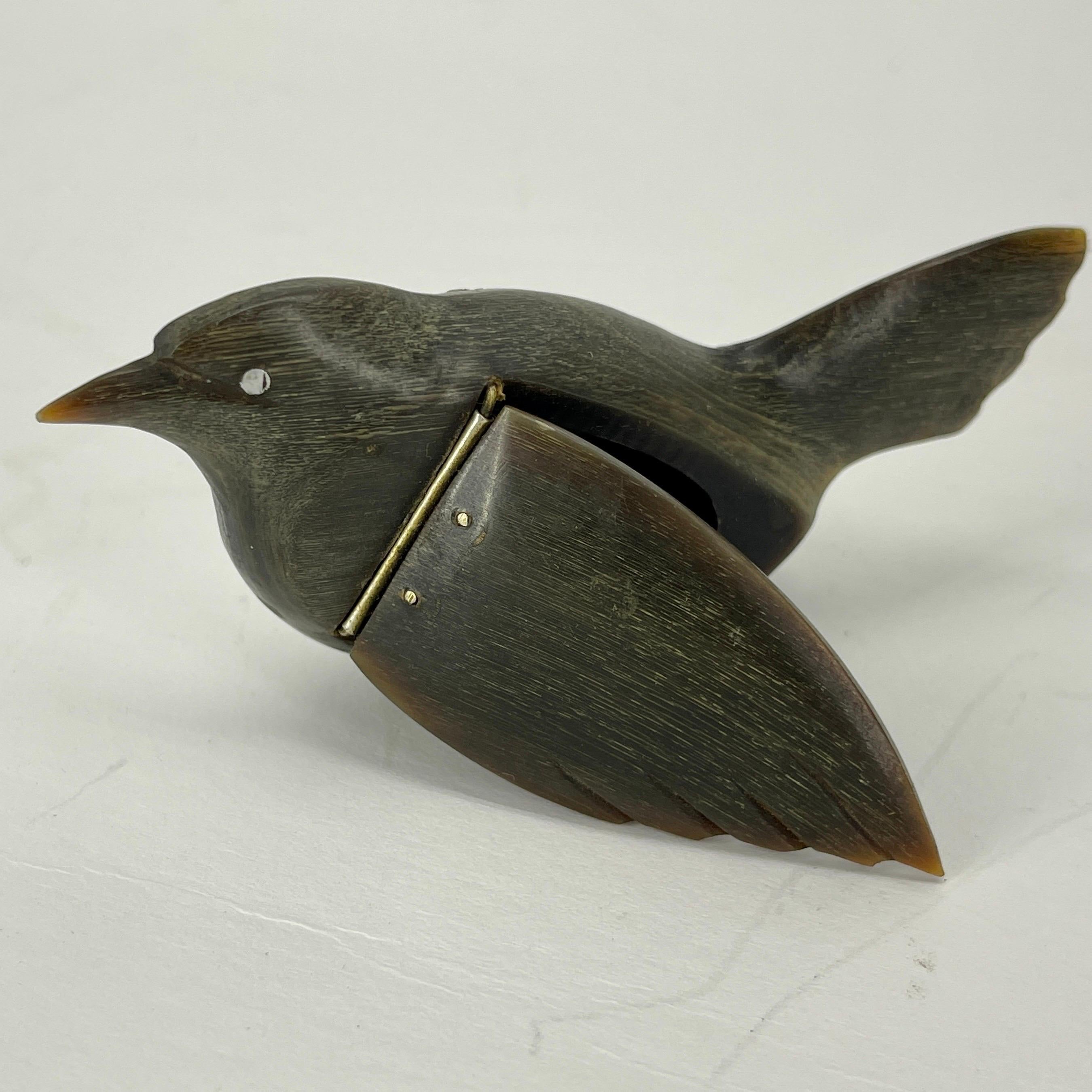 Small Early 19th Century Antler Bird Snuff or Pill Box, France 7