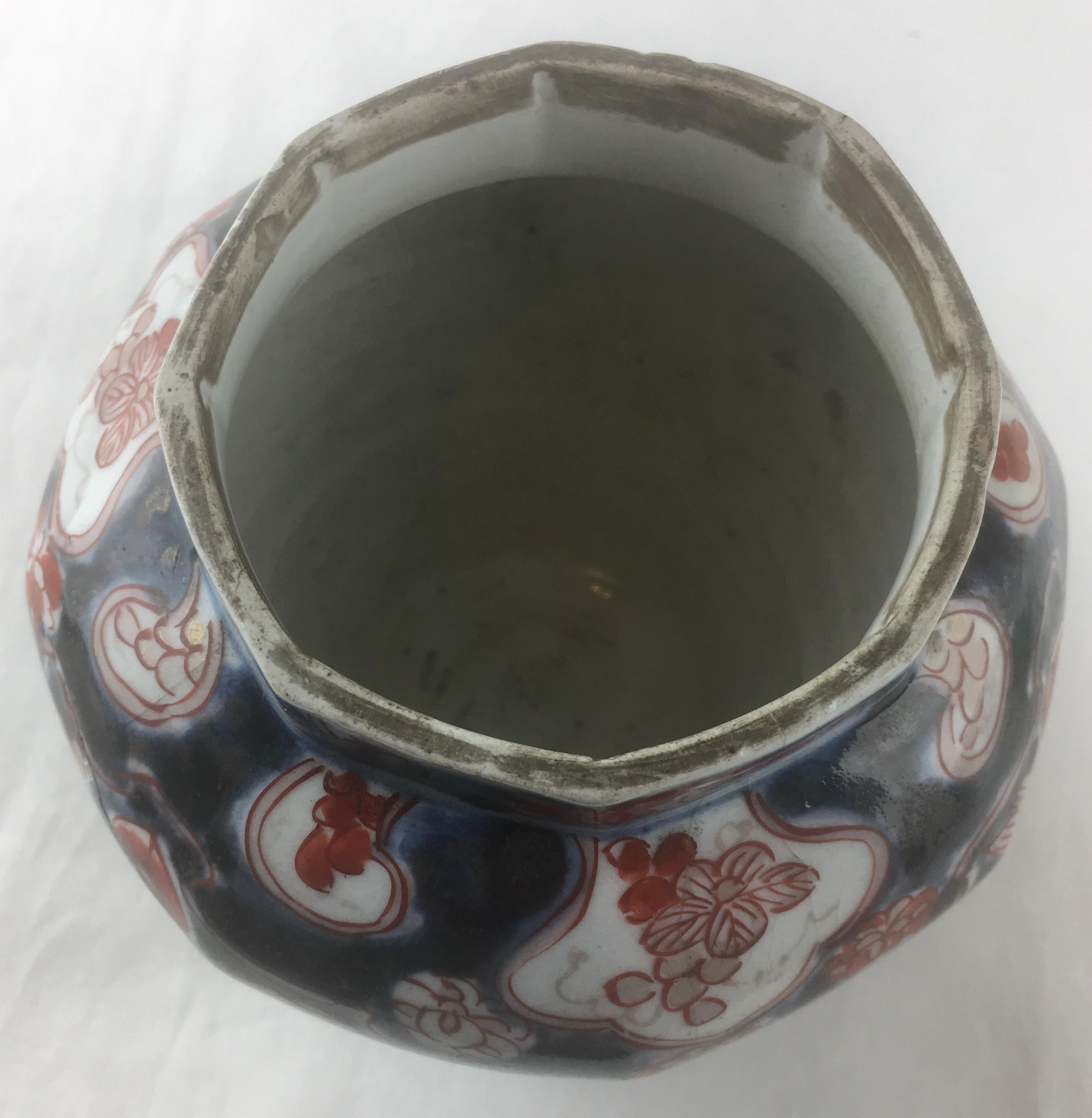 Antique Japanese Ko-Imari Vase, Genroku Era Style In Good Condition For Sale In Miami, FL