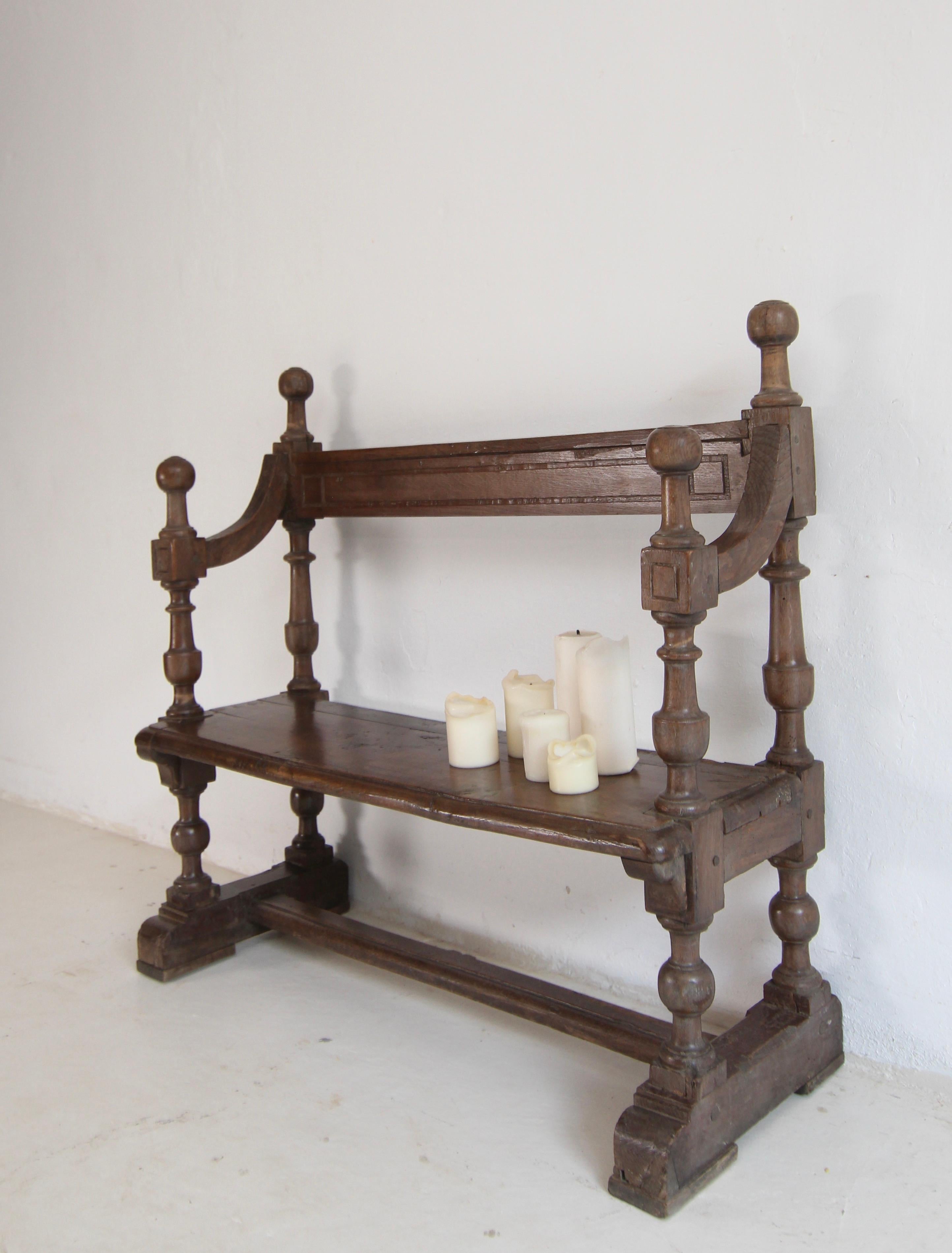 Small Early 19th Century Rustic Oak Church Pew or Bench In Good Condition In Dusseldorf, DE