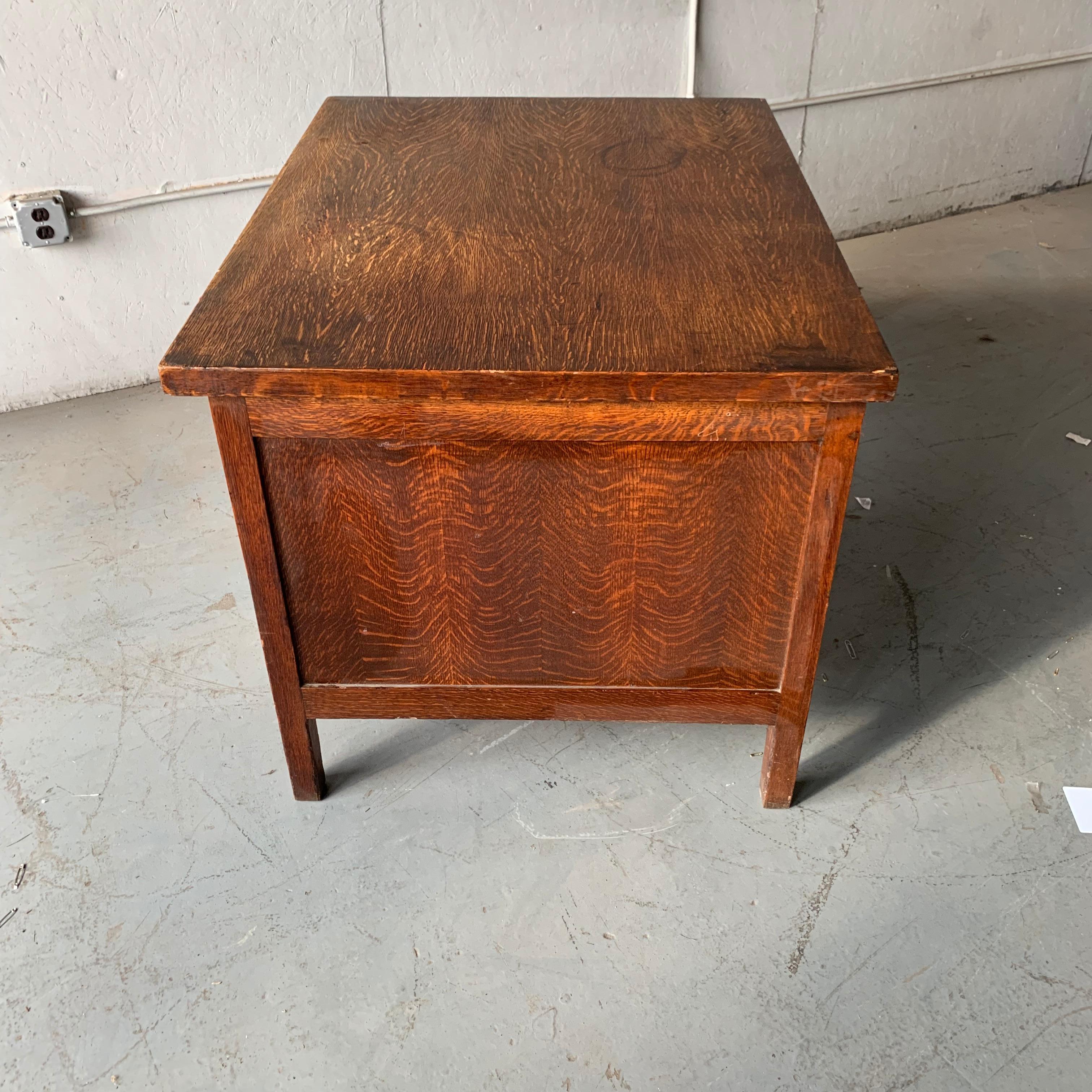 Small Early 20th Century American 3-Drawer Office Desk 10