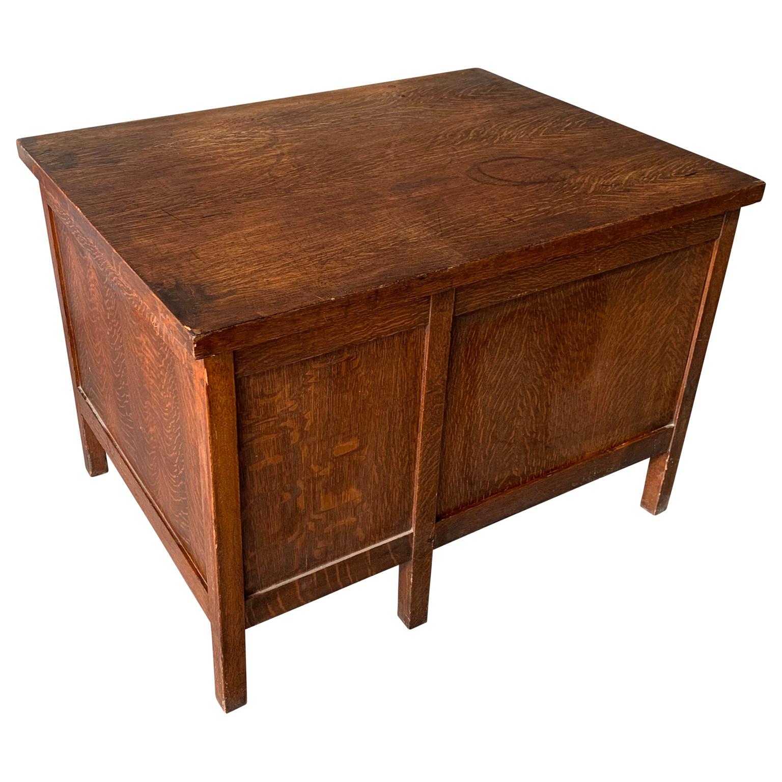Small Early 20th Century American 3-Drawer Office Desk 2