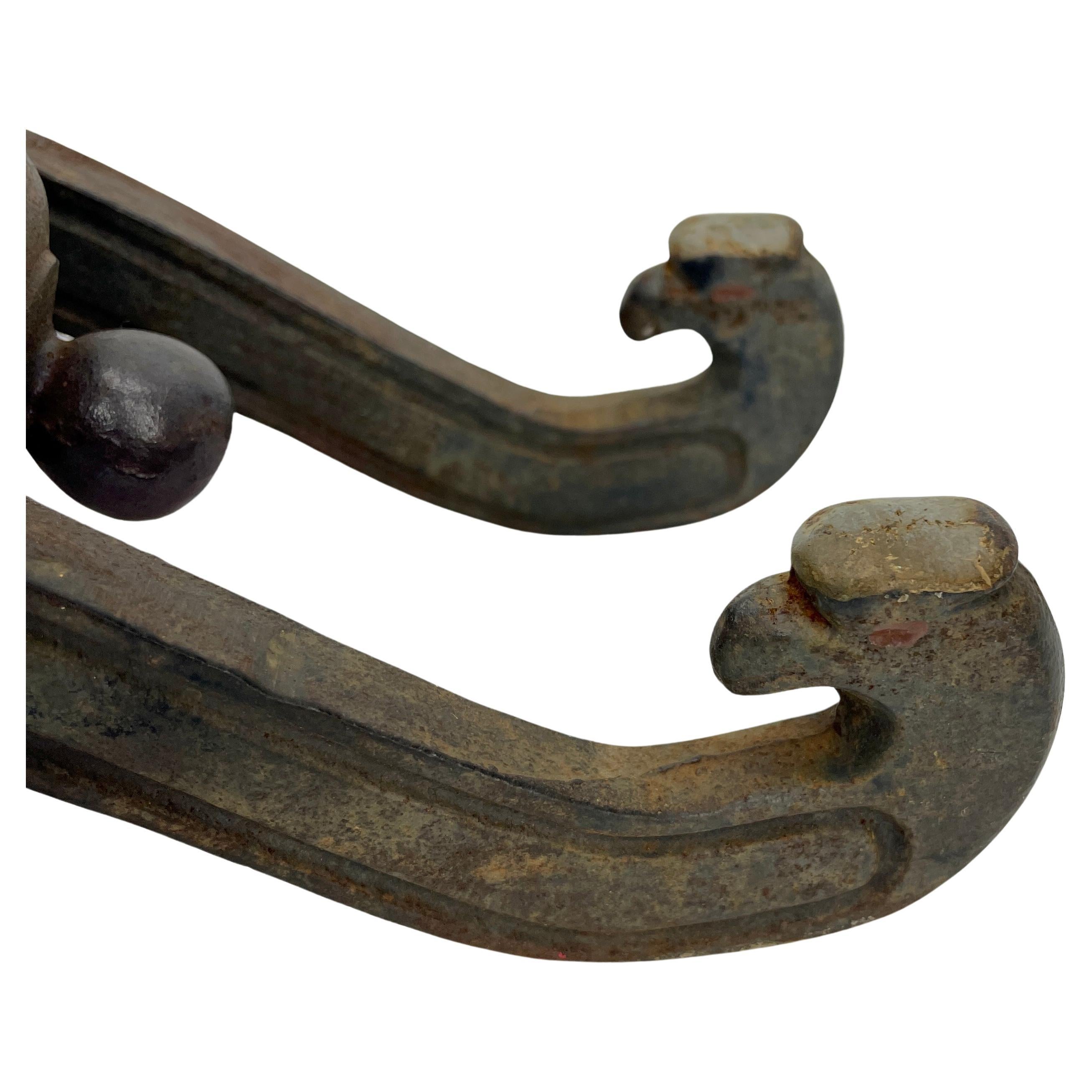 Petit accessoire de bureau canon en fer du début du 20e siècle avec décoration de tête d'aigle en vente 1