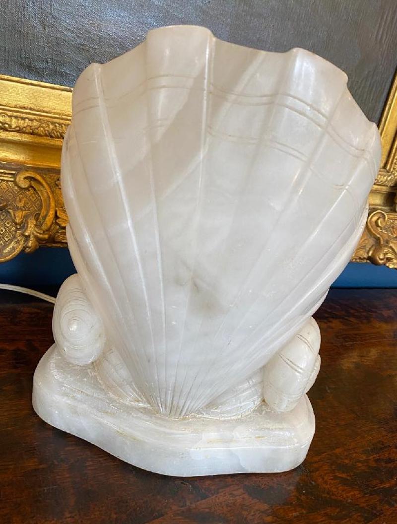 Carved Small Early 20th Century Italian Art Deco Alabaster Shell Shaped Table Lamp For Sale