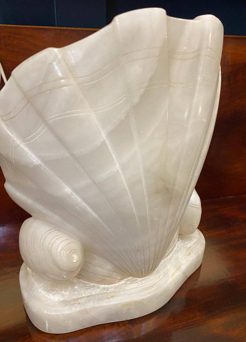 Small Early 20th Century Italian Art Deco Alabaster Shell Shaped Table Lamp In Good Condition For Sale In Middleburg, VA