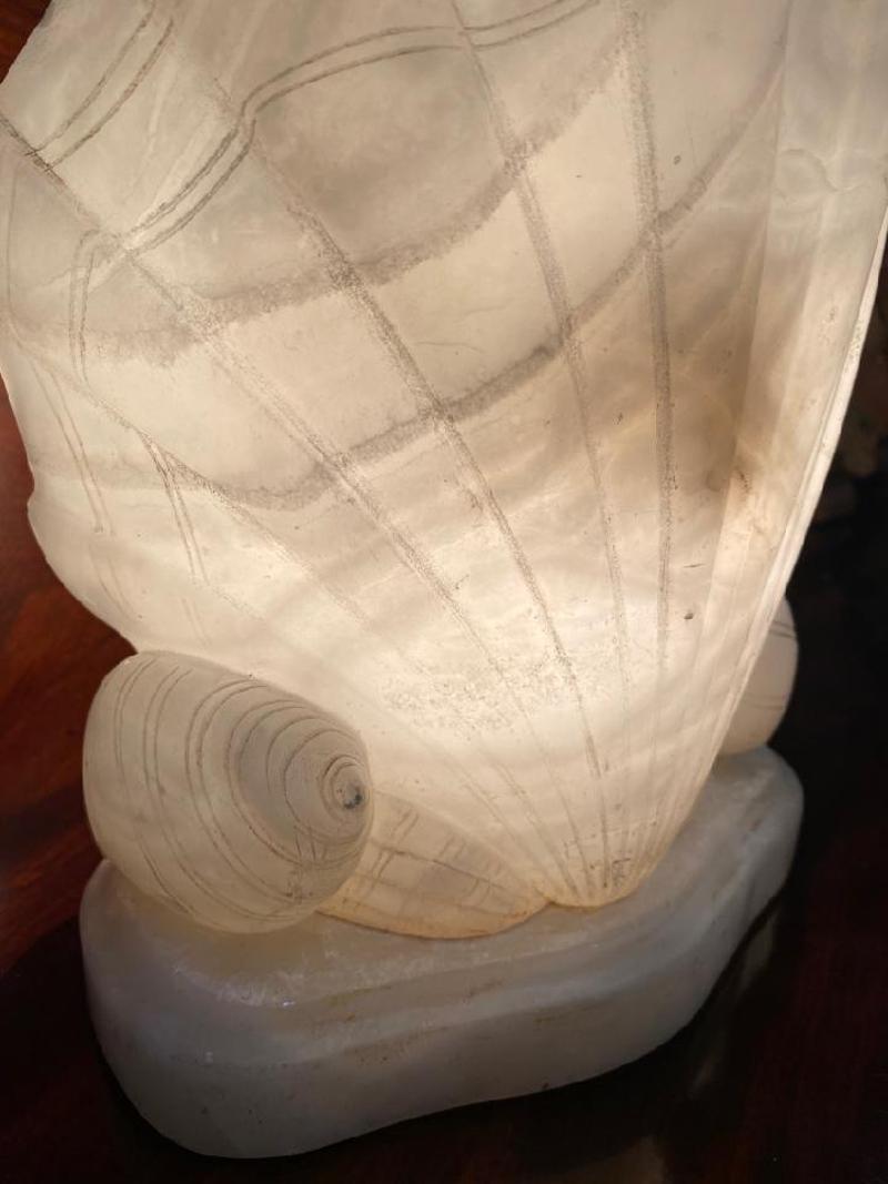 Small Early 20th Century Italian Art Deco Alabaster Shell Shaped Table Lamp For Sale 5