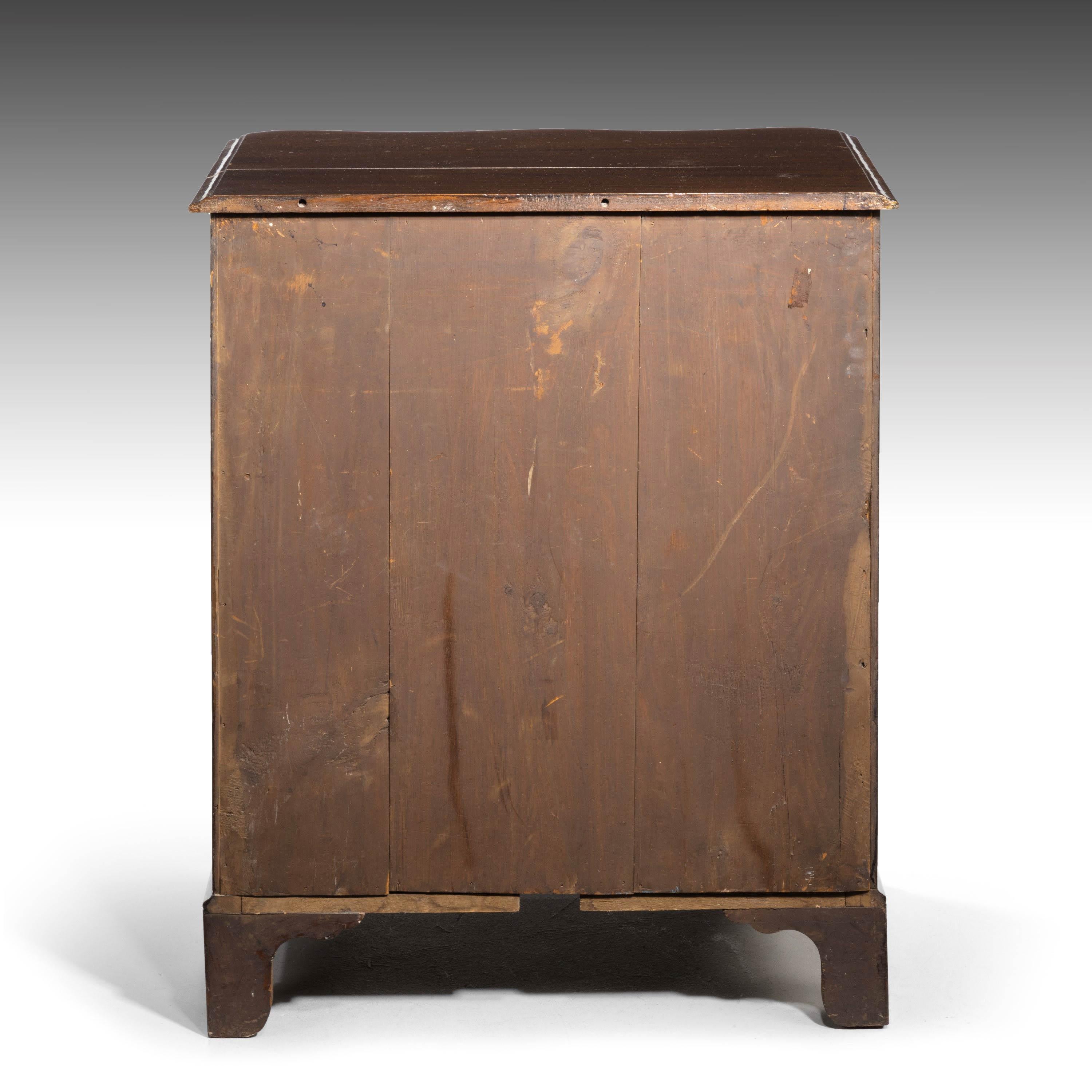 Small Early 20th Century Mahogany Serpentine Chest of Drawers 1