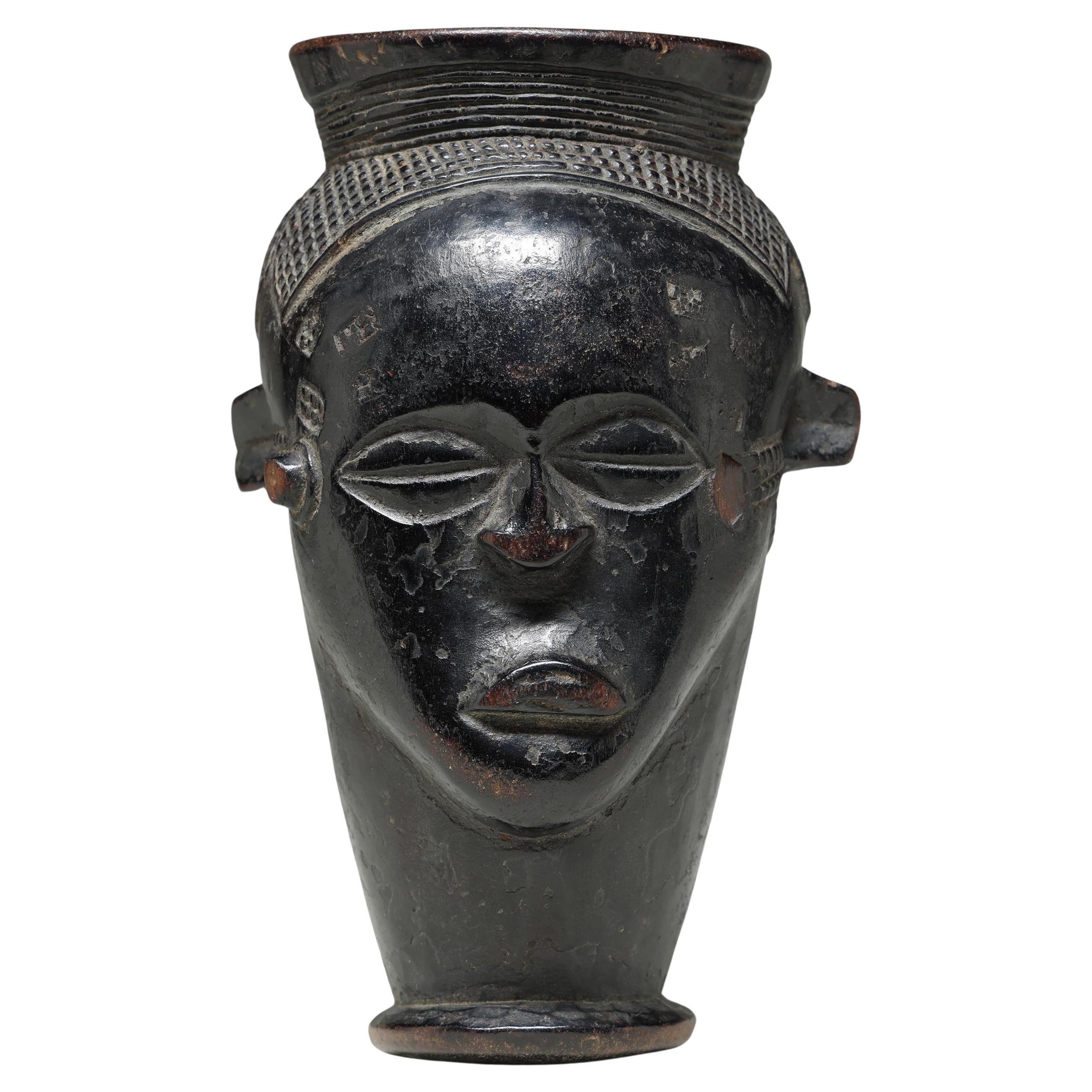 Früher Kuba-Tasse mit süßem Gesicht, feinem Haar, Griff DRC, Afrika im Angebot