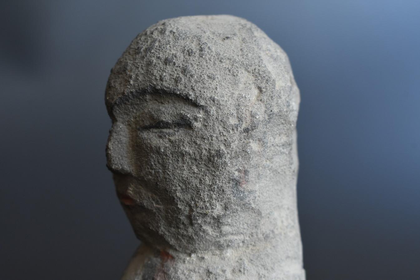 Piccolo Buddha in pietra del periodo Edo dal Giappone/Jizo Bodhisattva/1800s/Amuleto in vendita 5
