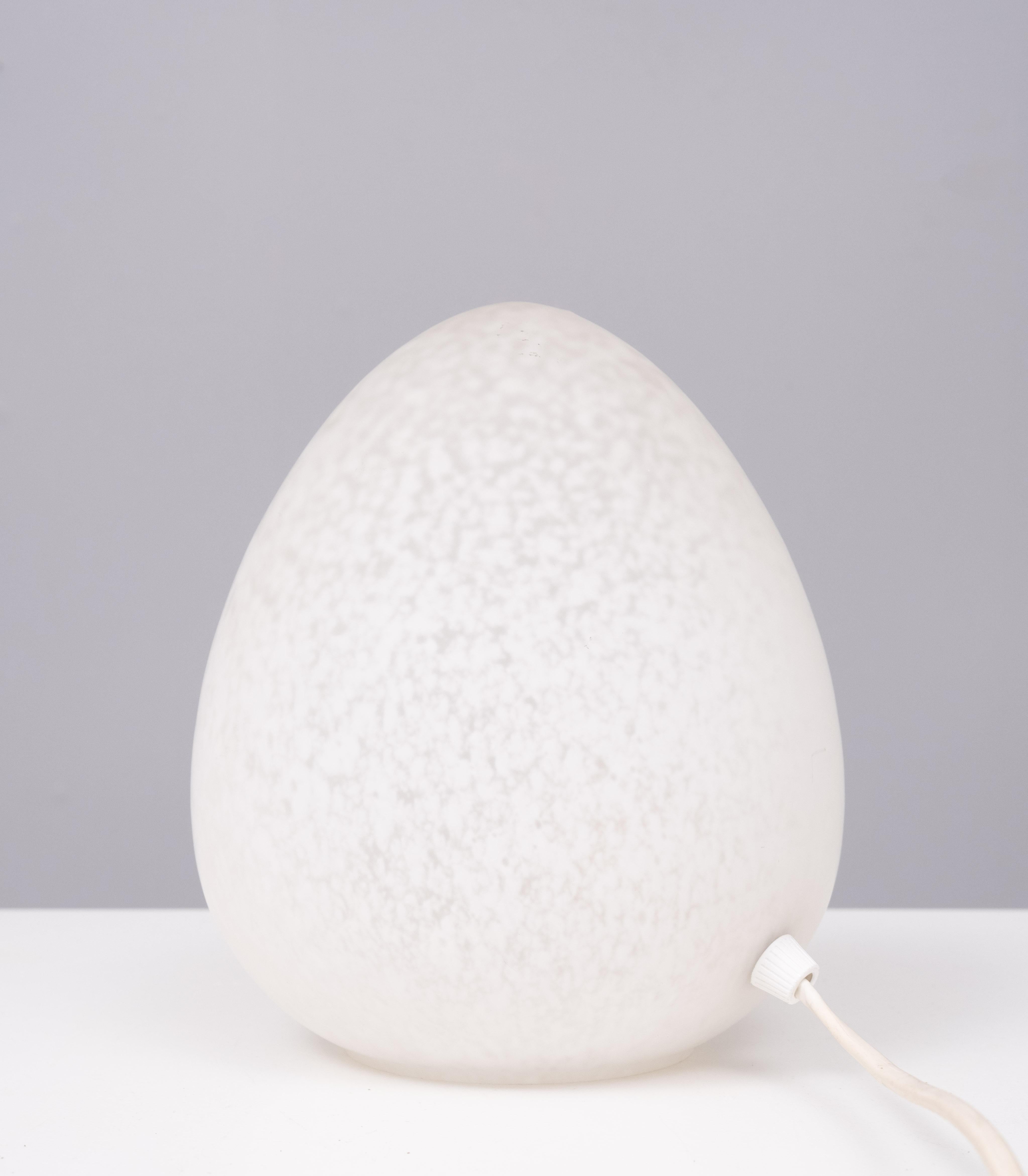 Mid-Century Modern Small Egg shape Art Glass table lamp 1970s  For Sale