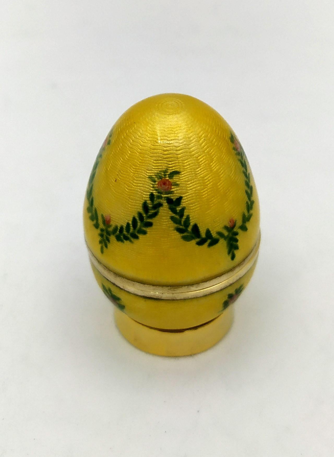 Piccolo  Ghirlande dipinte a mano in stile uovo Faberge Smalto Argento Salimbeni In condizioni ottime in vendita a Firenze, FI