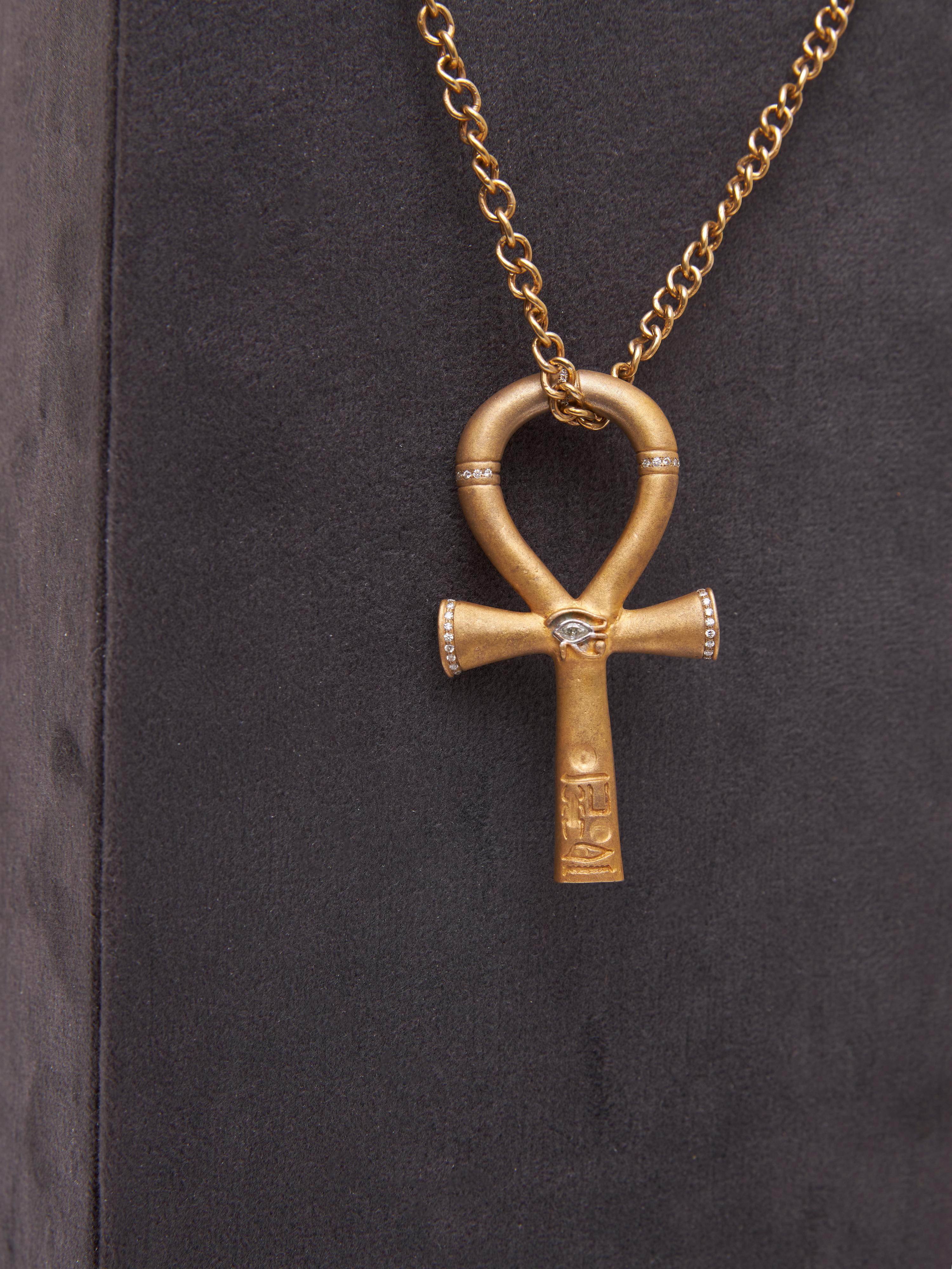 Revival Catena con ciondolo Ankh egiziano piccolo in argento, placcato oro e con diamanti naturali in vendita