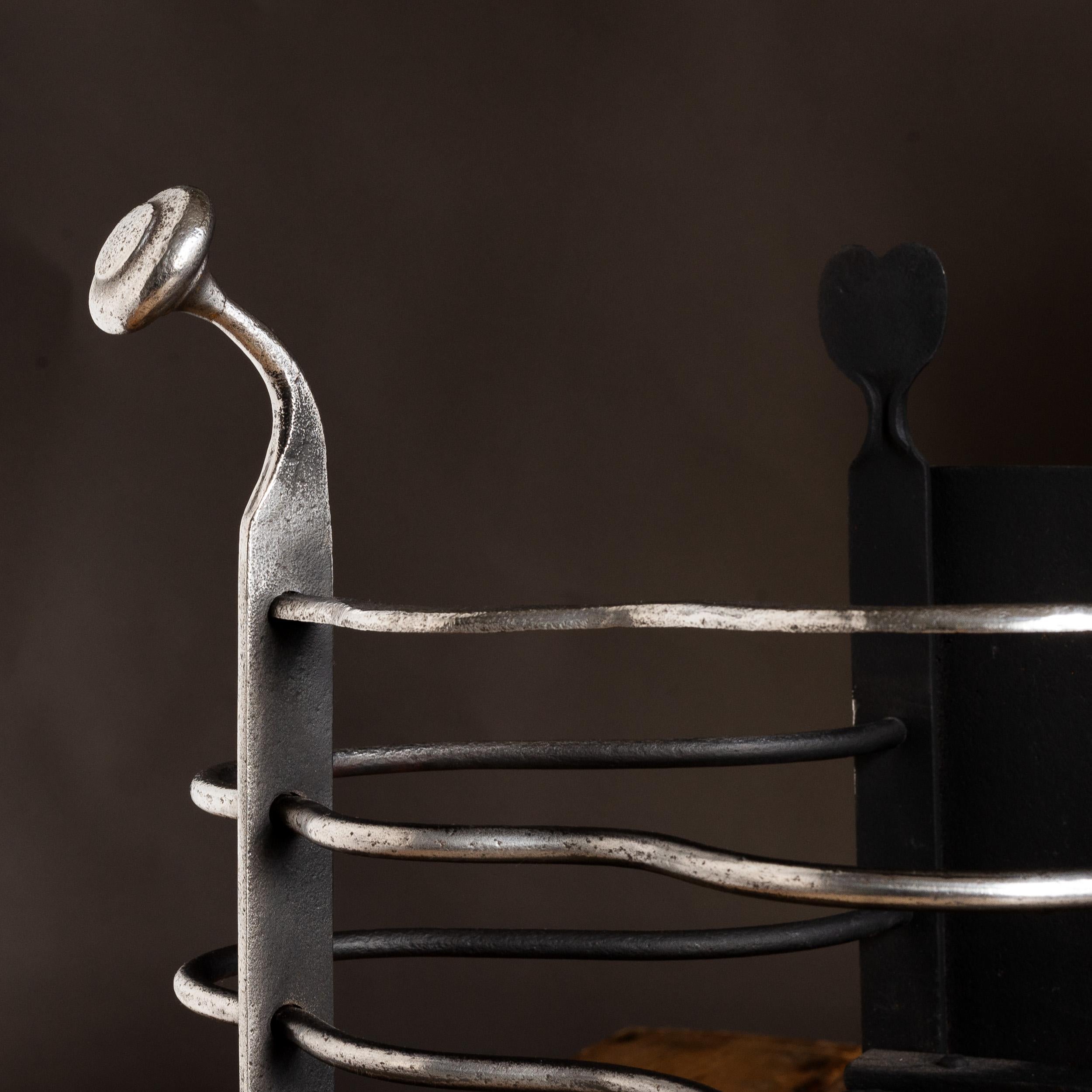 Petite grille de cheminée hollandaise du XVIIIe siècle en vente 5