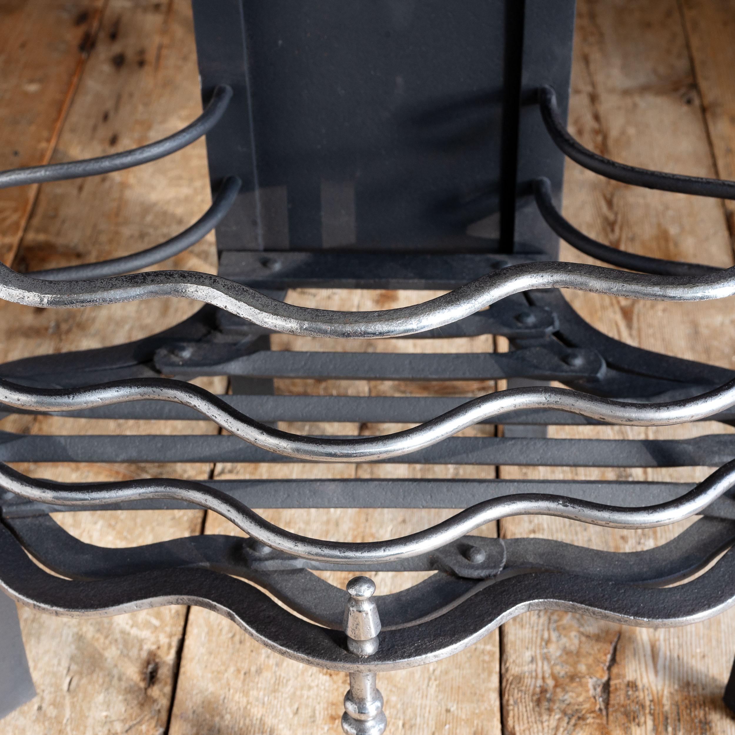Petite grille de cheminée hollandaise du XVIIIe siècle en vente 6