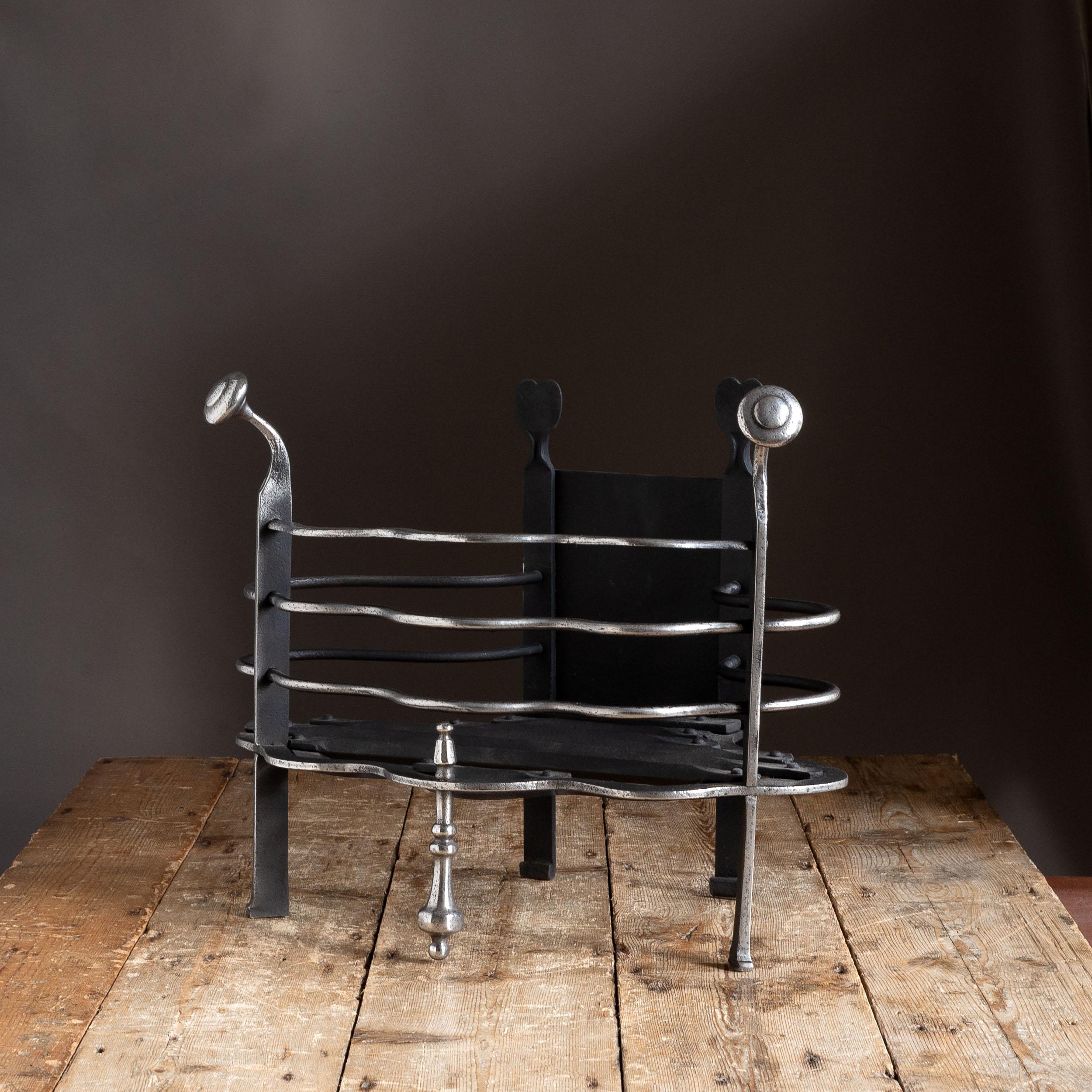 Petite grille de cheminée hollandaise du XVIIIe siècle Bon état - En vente à London, GB