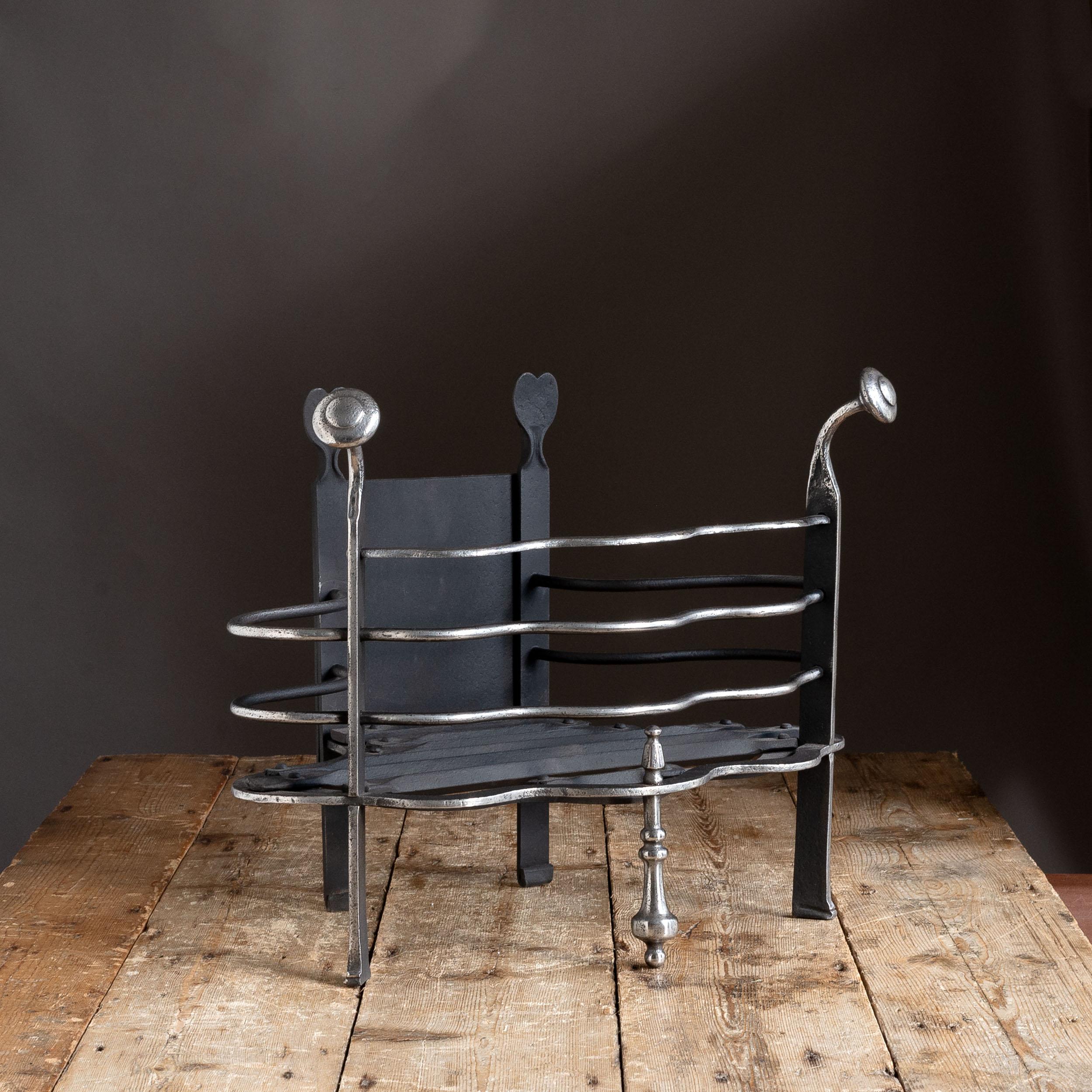 Petite grille de cheminée hollandaise du XVIIIe siècle en vente 2