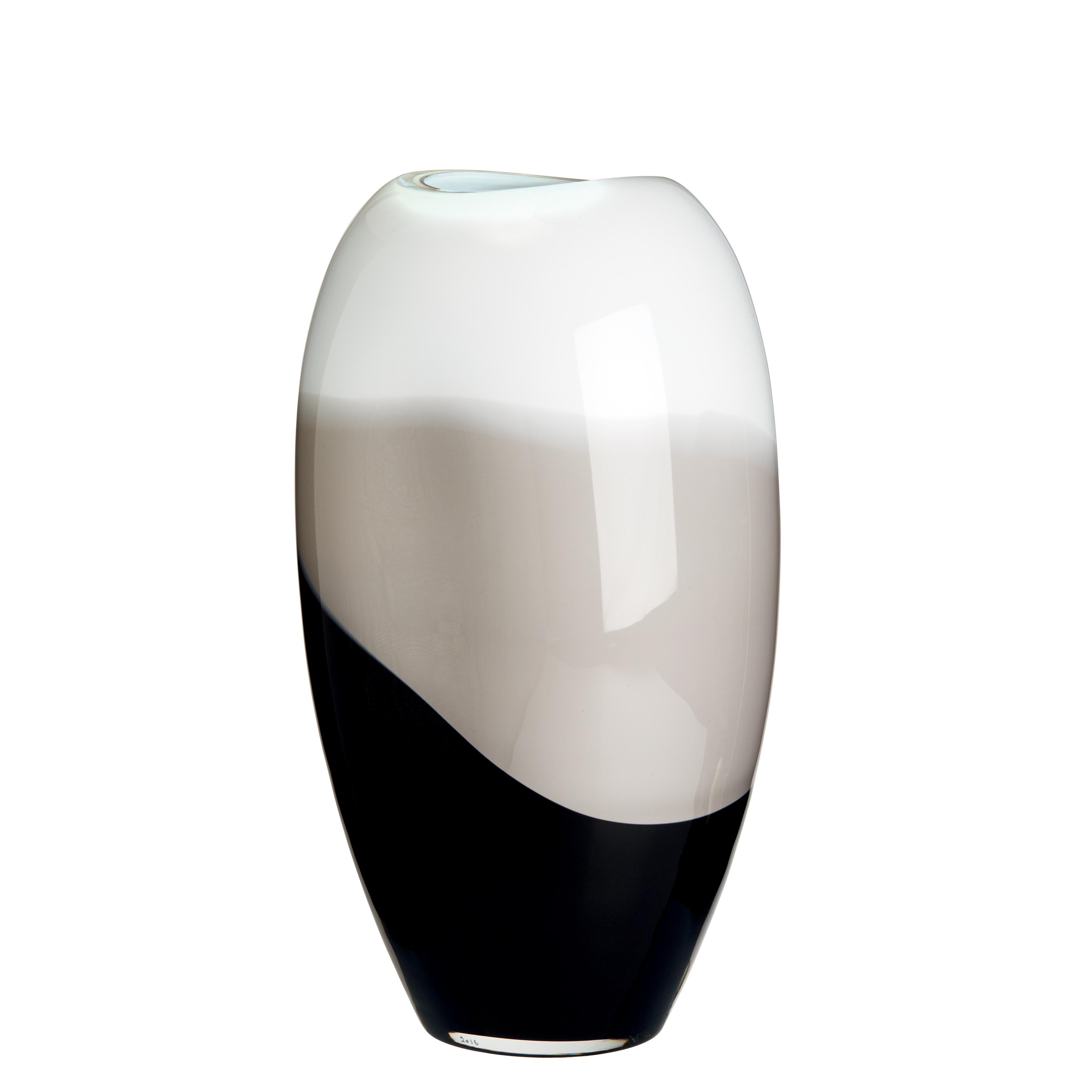 Petit vase Ellisse en extensibles ivoire, gris et noir de Carlo Moretti
